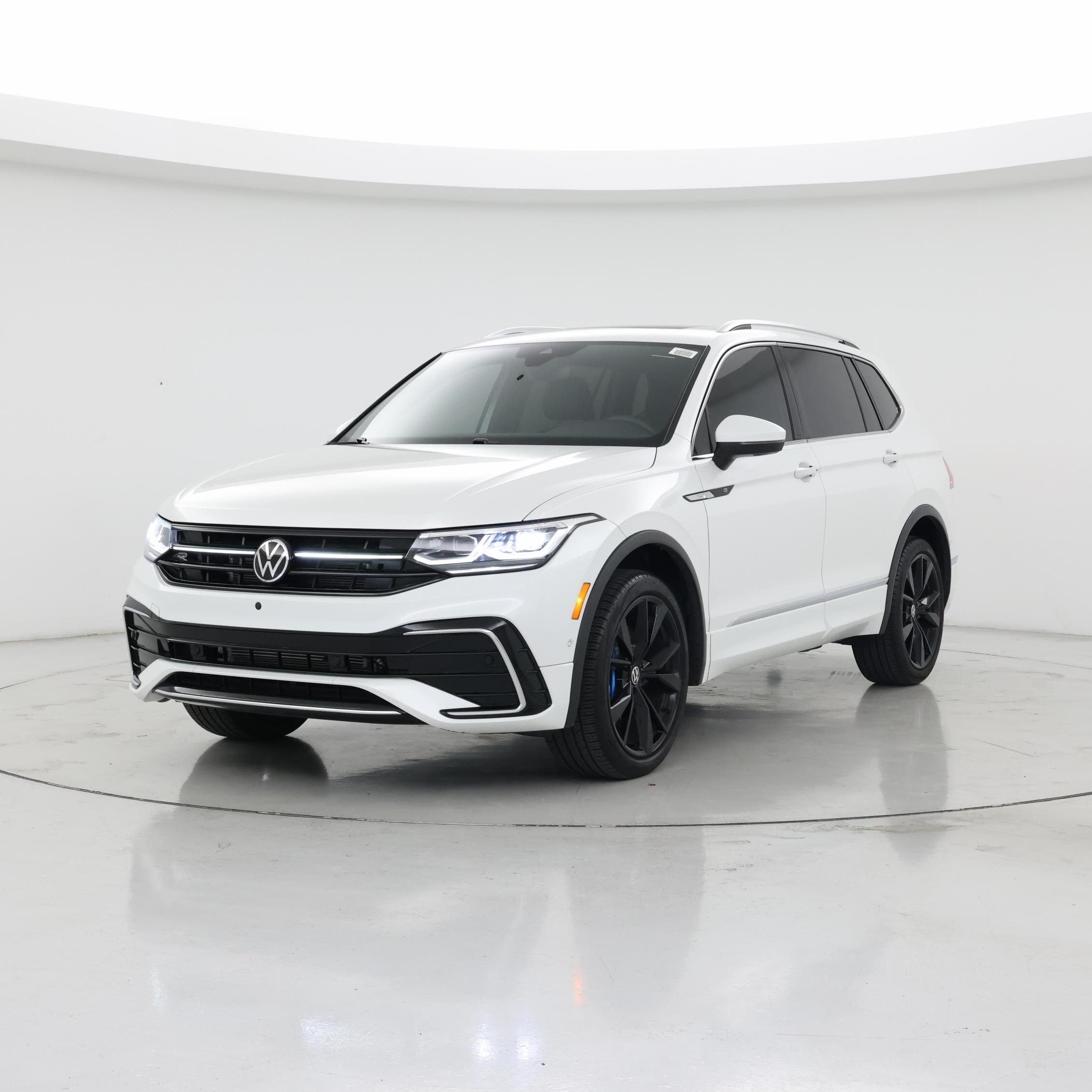 Thumbnail: 2023 Volkswagen Tiguan - 4