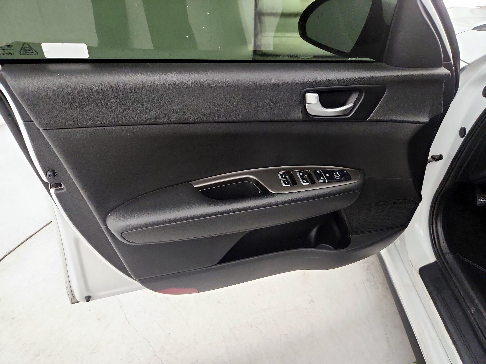 Thumbnail: 2020 Kia Optima - 12