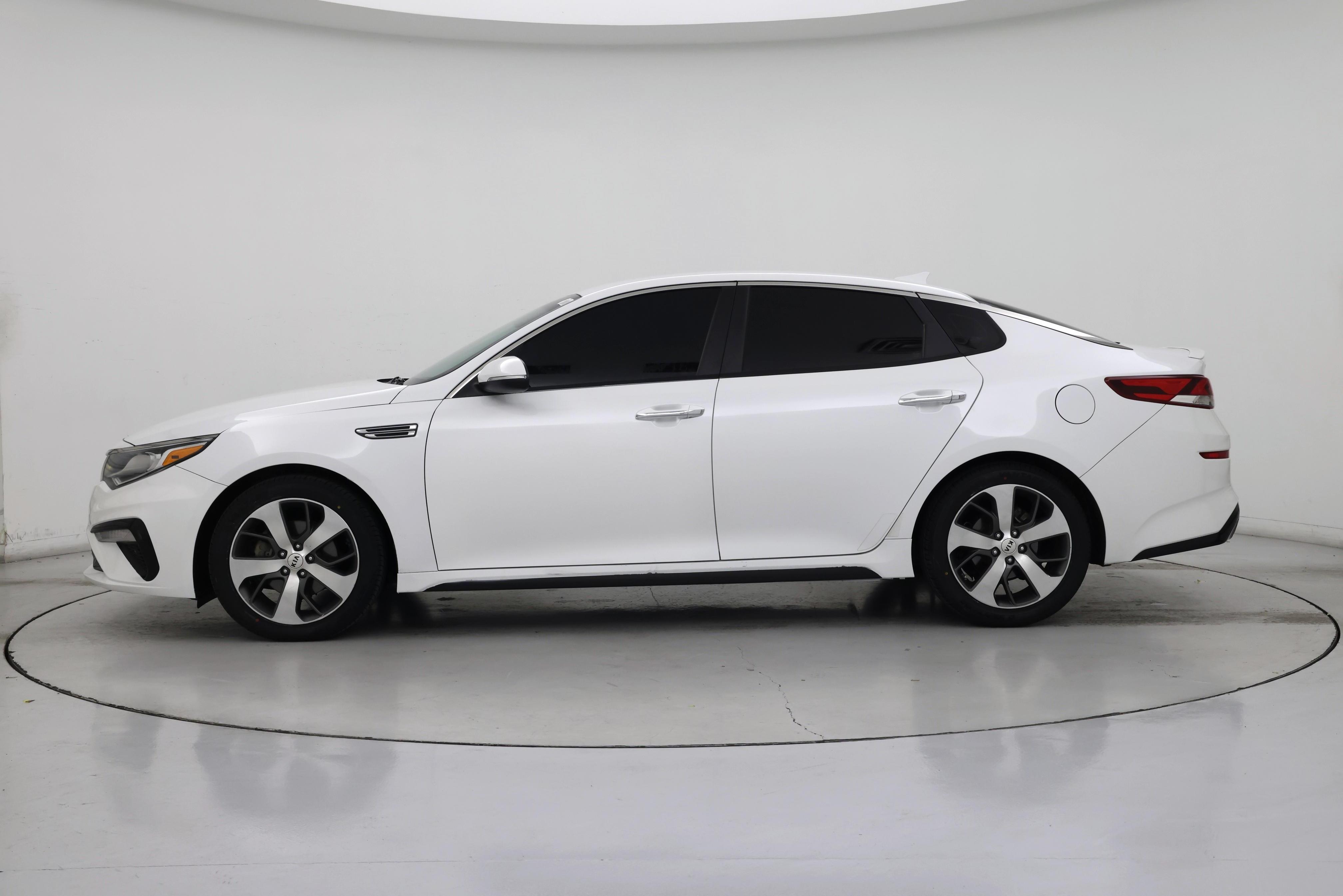 Thumbnail: 2020 Kia Optima - 3