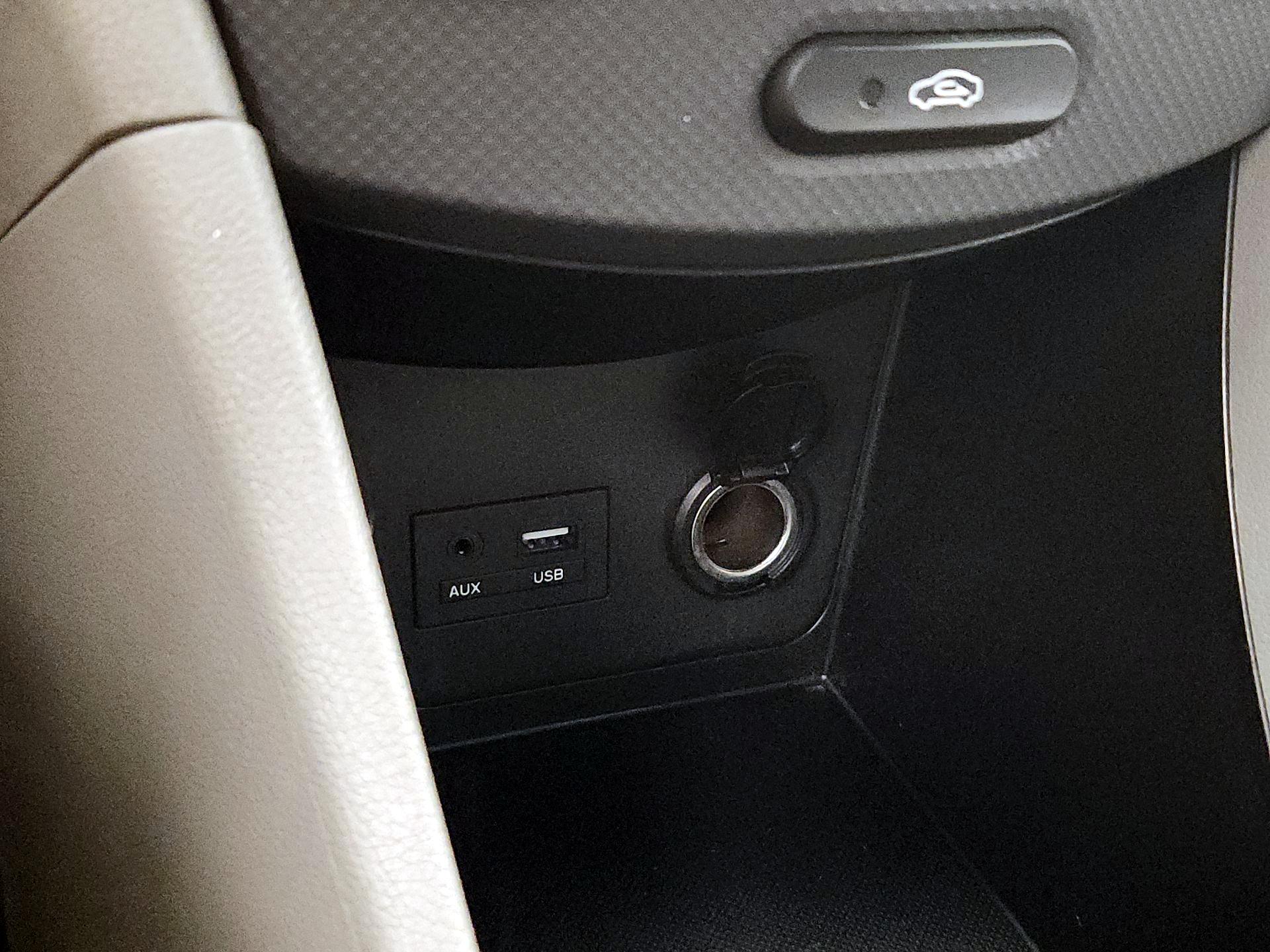 Thumbnail: 2017 Hyundai Accent - 17