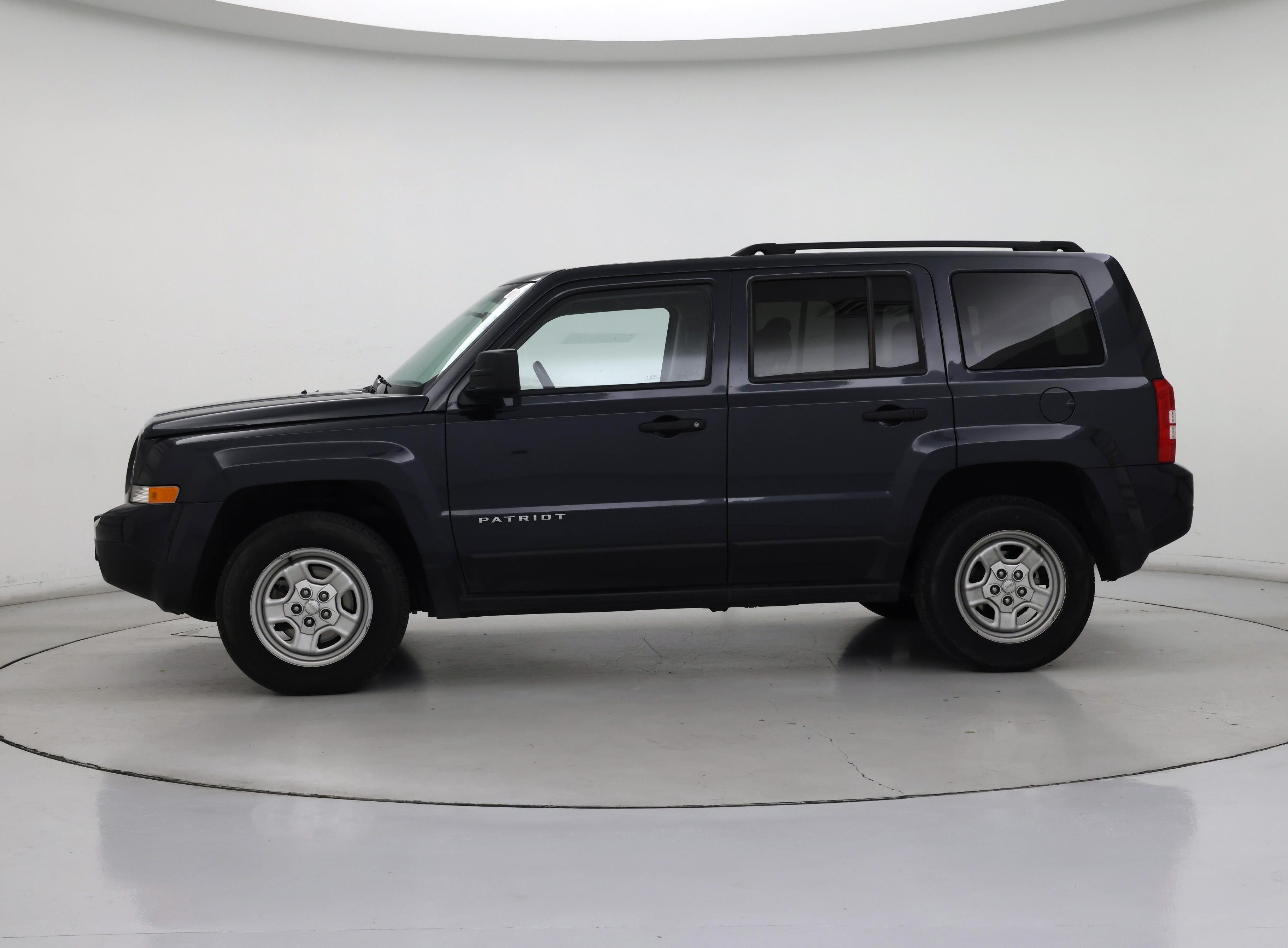 Thumbnail: 2015 Jeep Patriot - 3