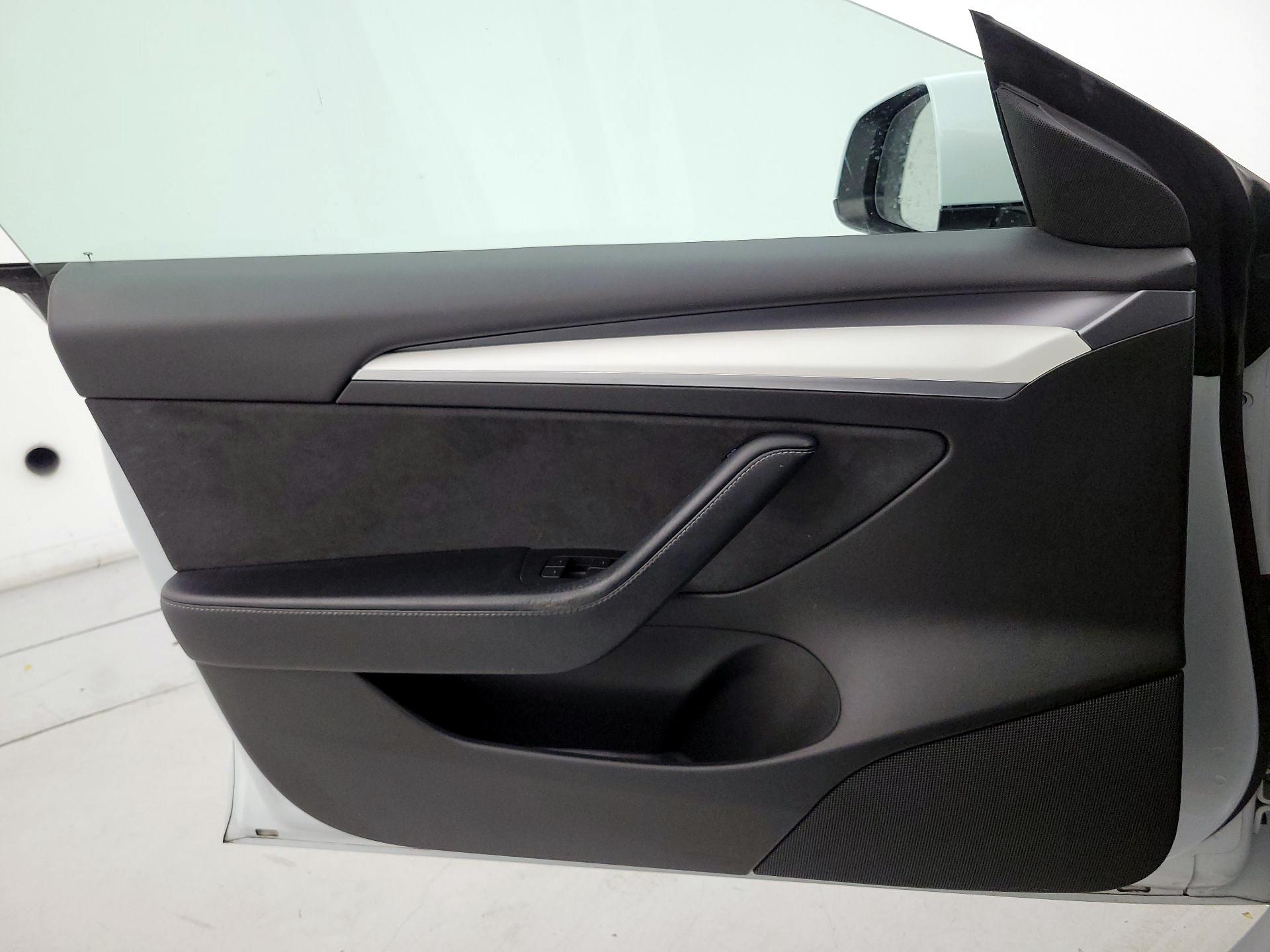 Thumbnail: 2022 Tesla Model 3 - 12