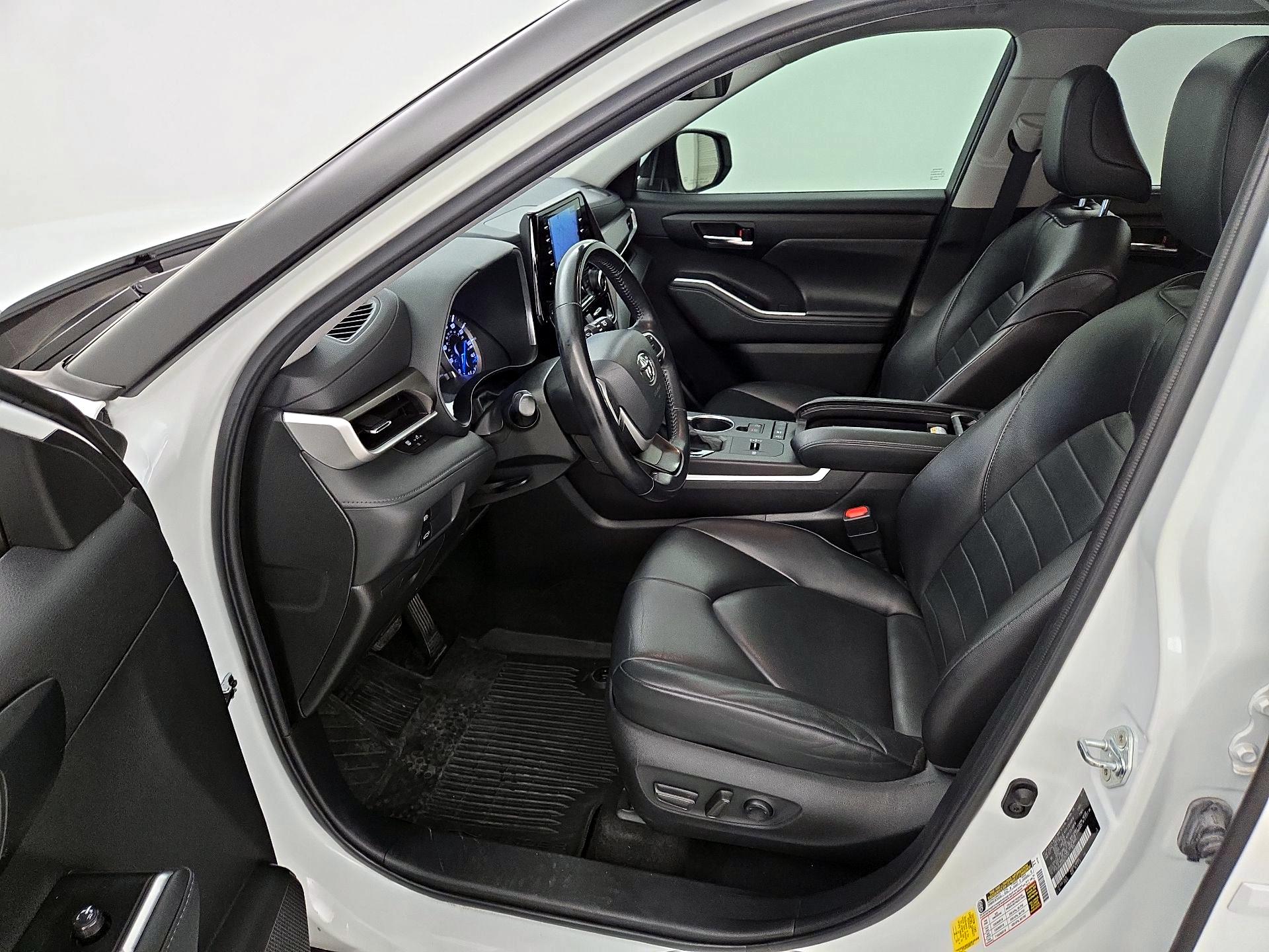 Thumbnail: 2022 Toyota Highlander - 11