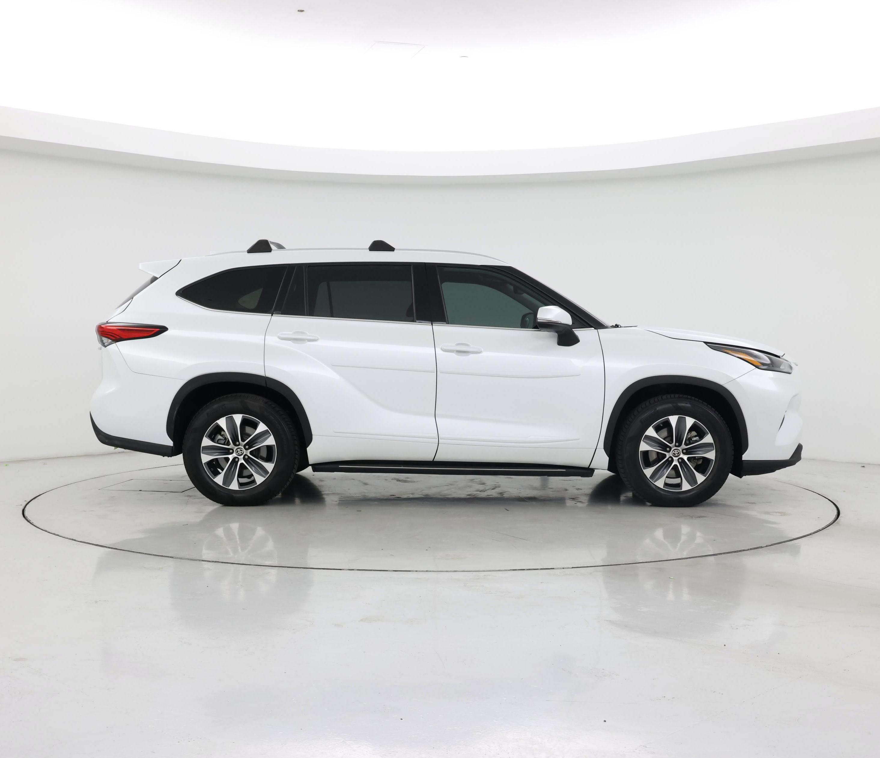 Thumbnail: 2022 Toyota Highlander - 7