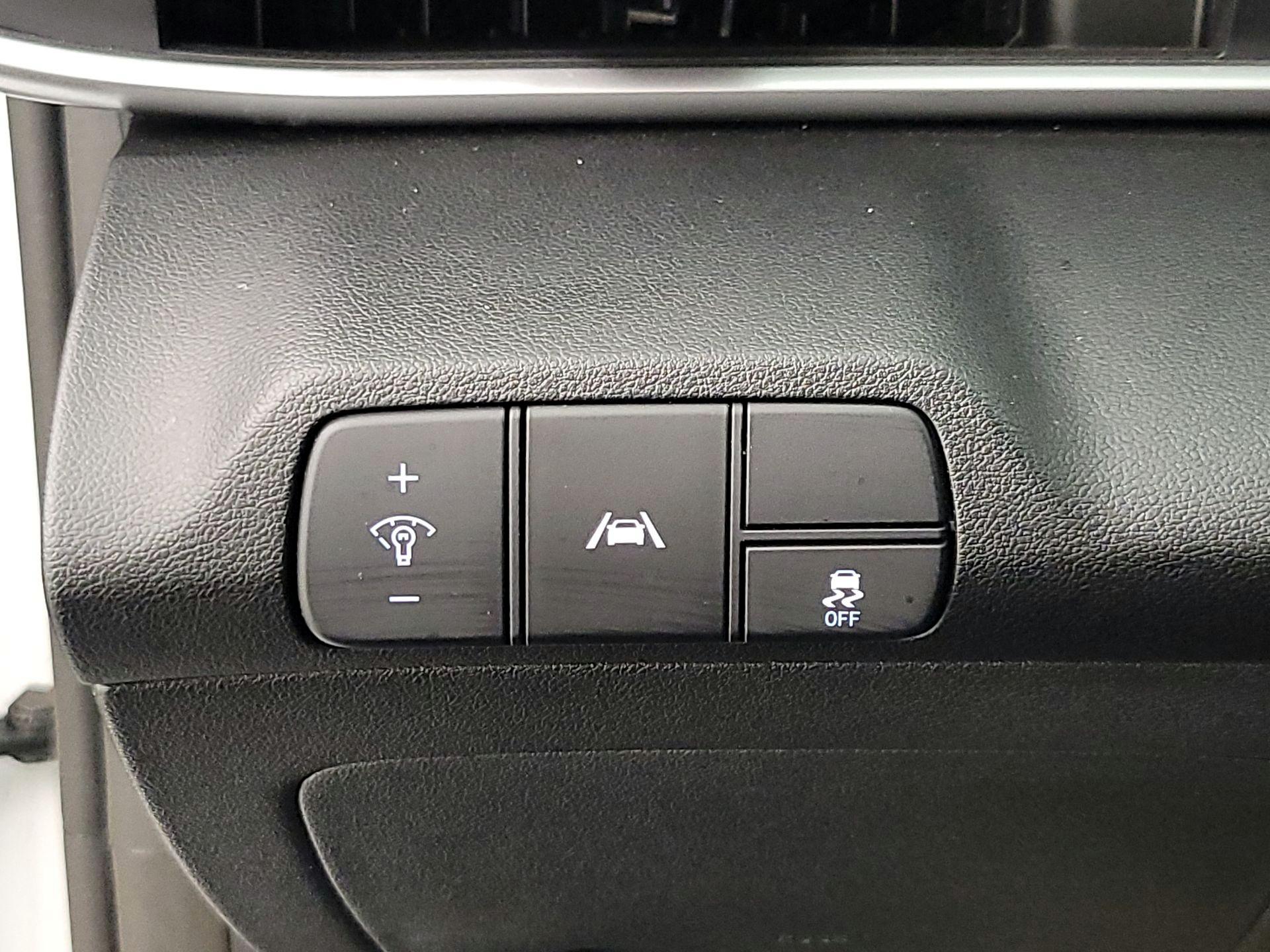 Thumbnail: 2021 Hyundai Elantra - 13