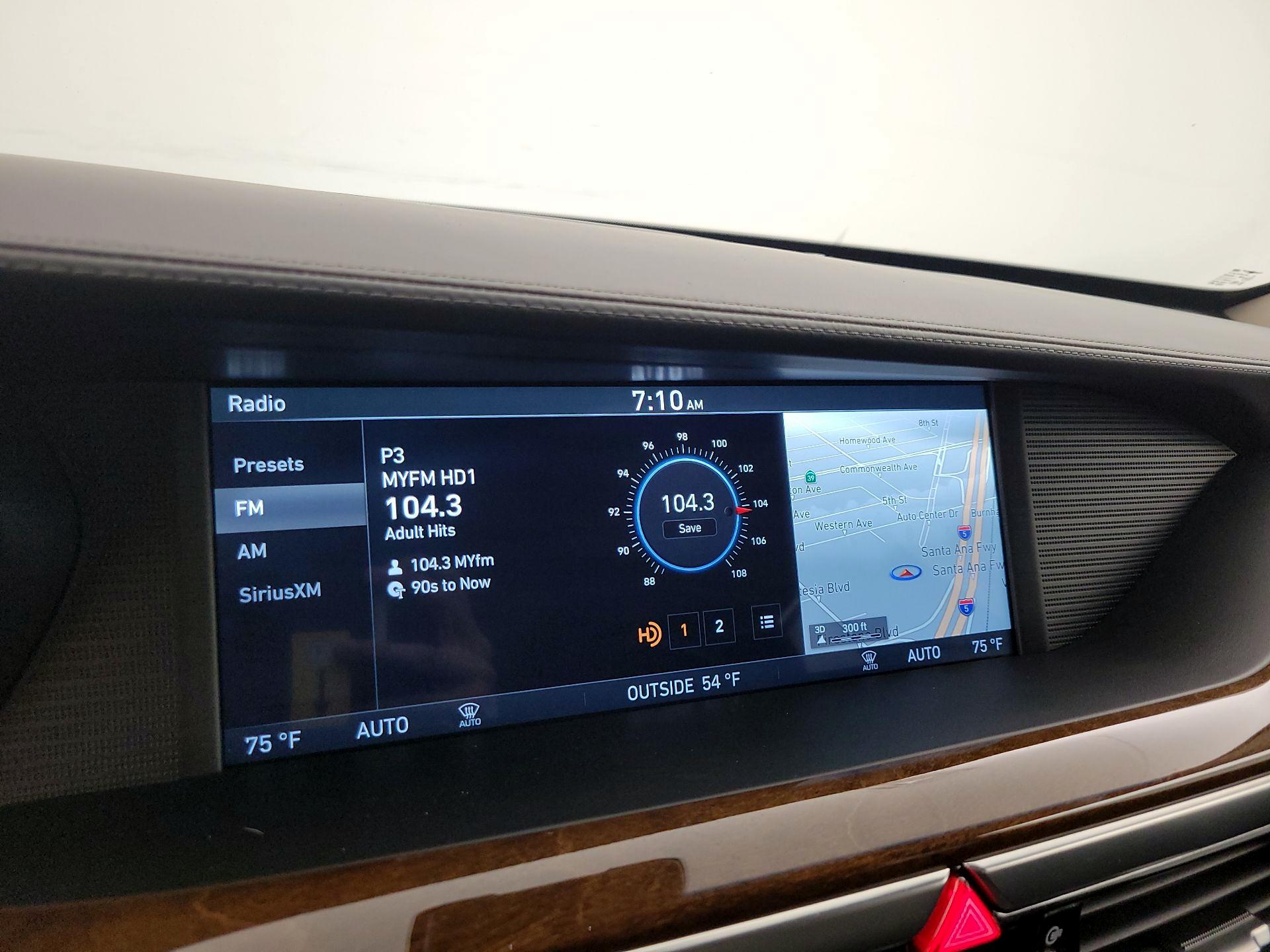 Thumbnail: 2017 Genesis G90 - 16