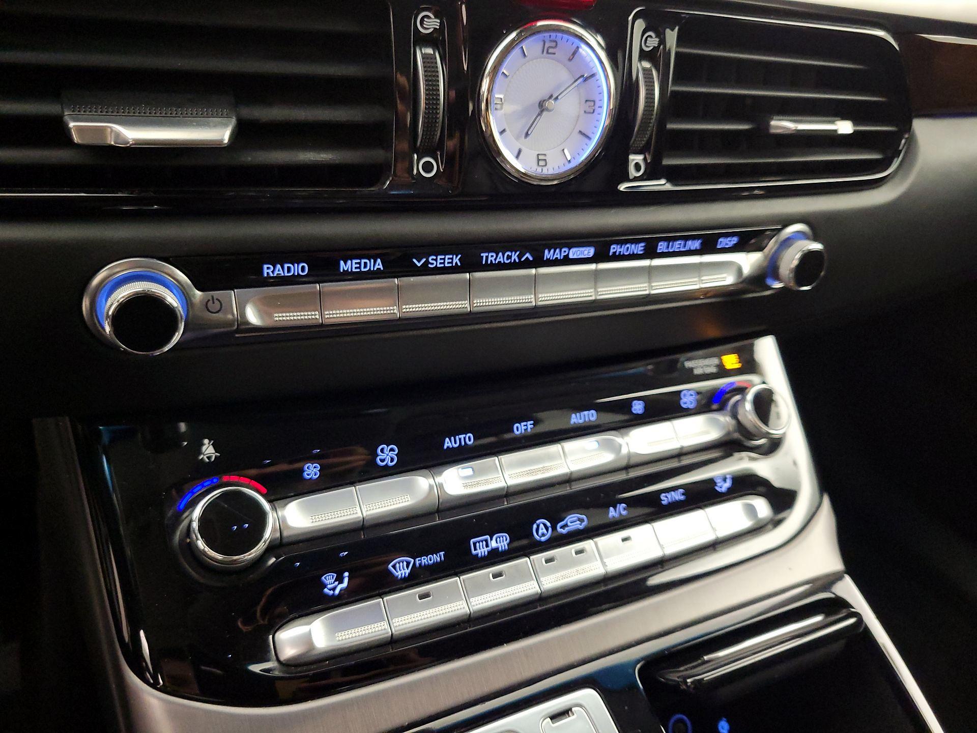 Thumbnail: 2017 Genesis G90 - 17