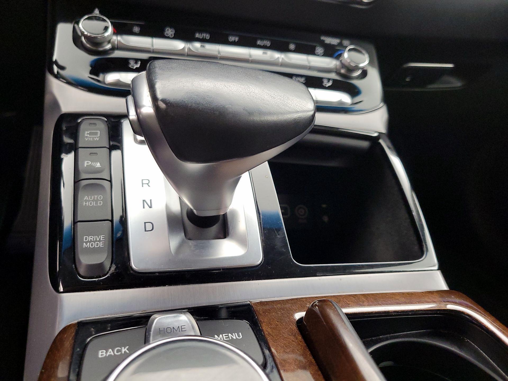 Thumbnail: 2017 Genesis G90 - 18