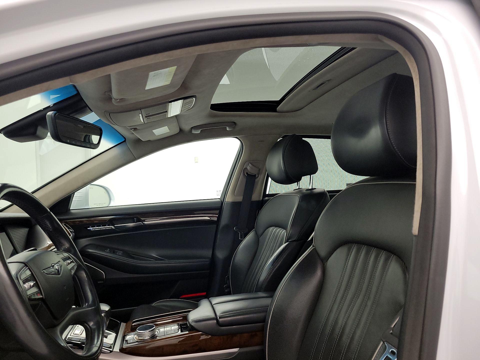 Thumbnail: 2017 Genesis G90 - 19