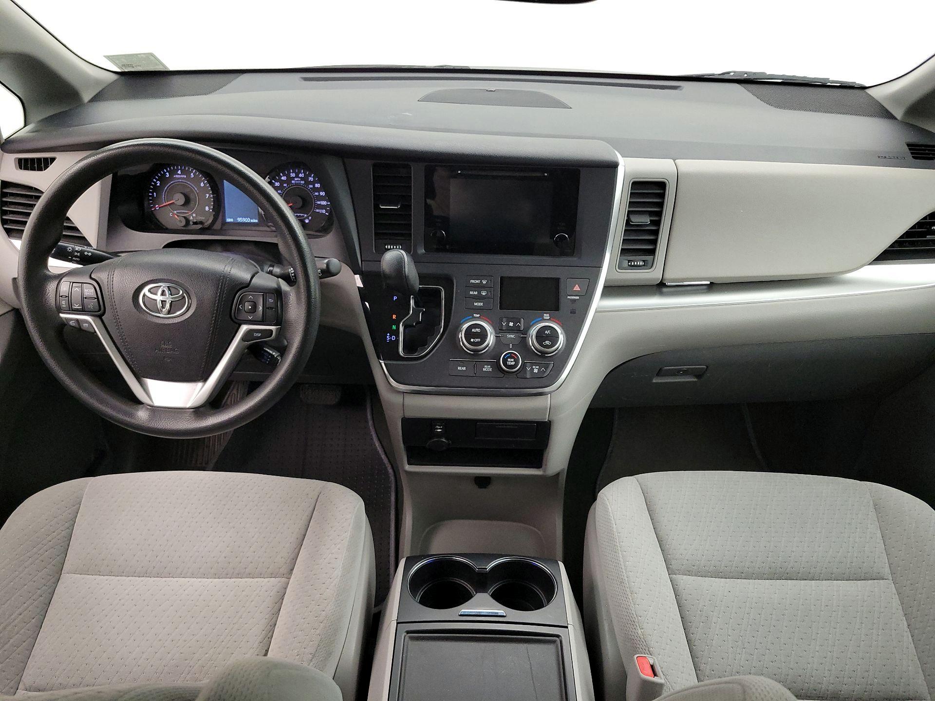 Thumbnail: 2015 Toyota Sienna - 9
