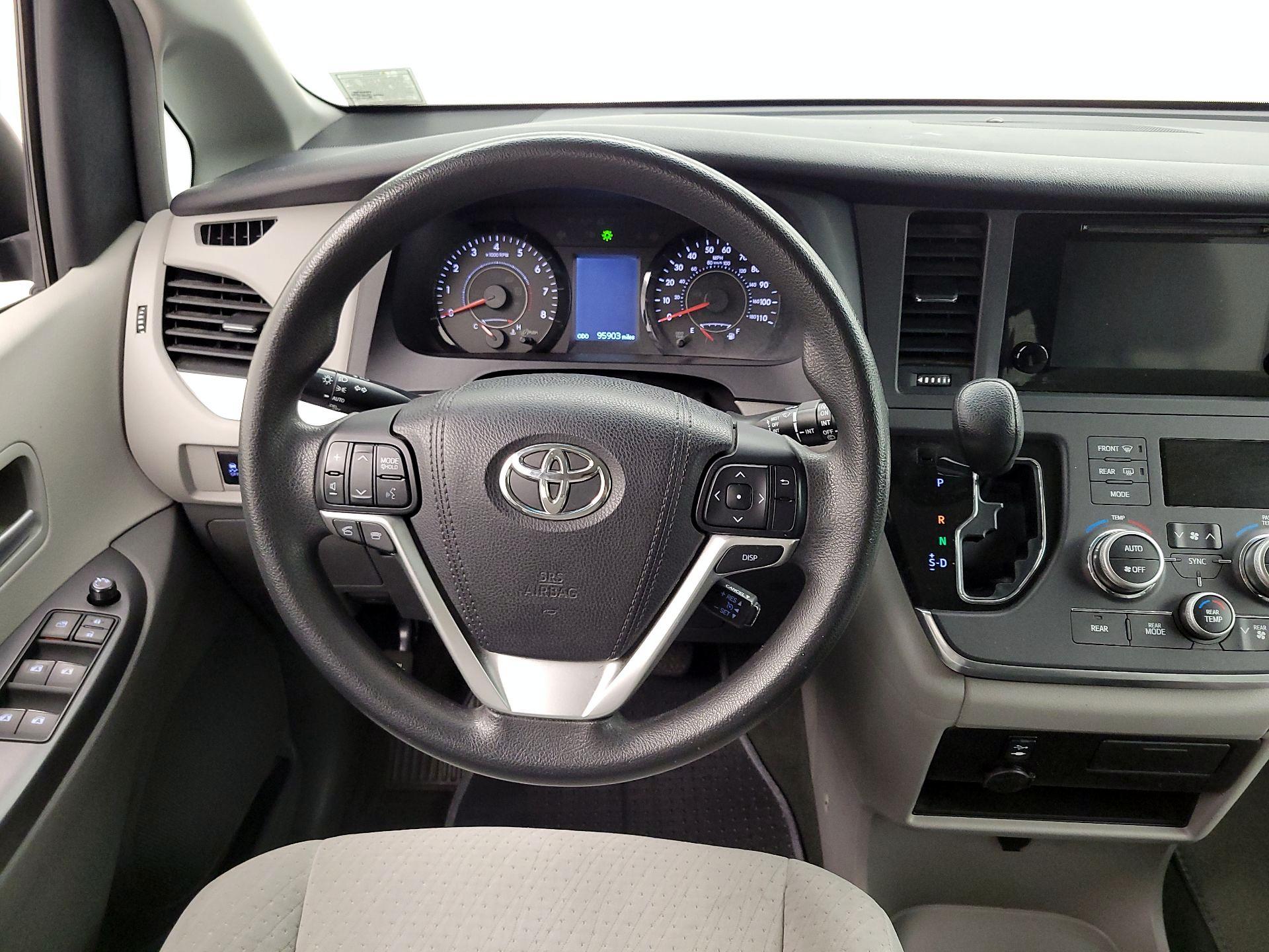 Thumbnail: 2015 Toyota Sienna - 10