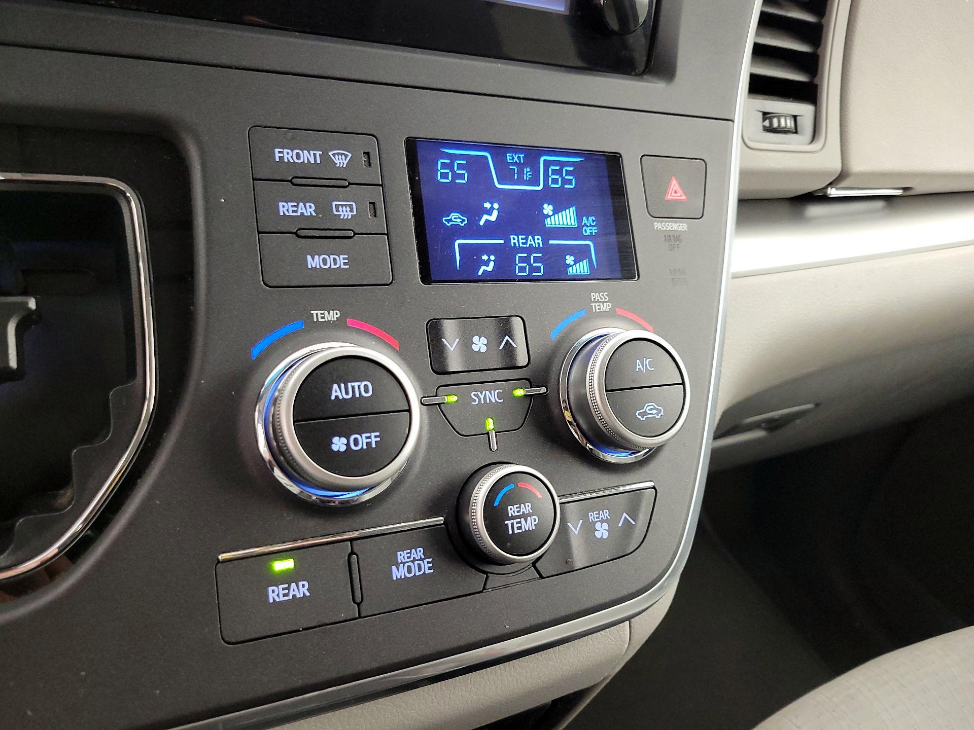 Thumbnail: 2015 Toyota Sienna - 16