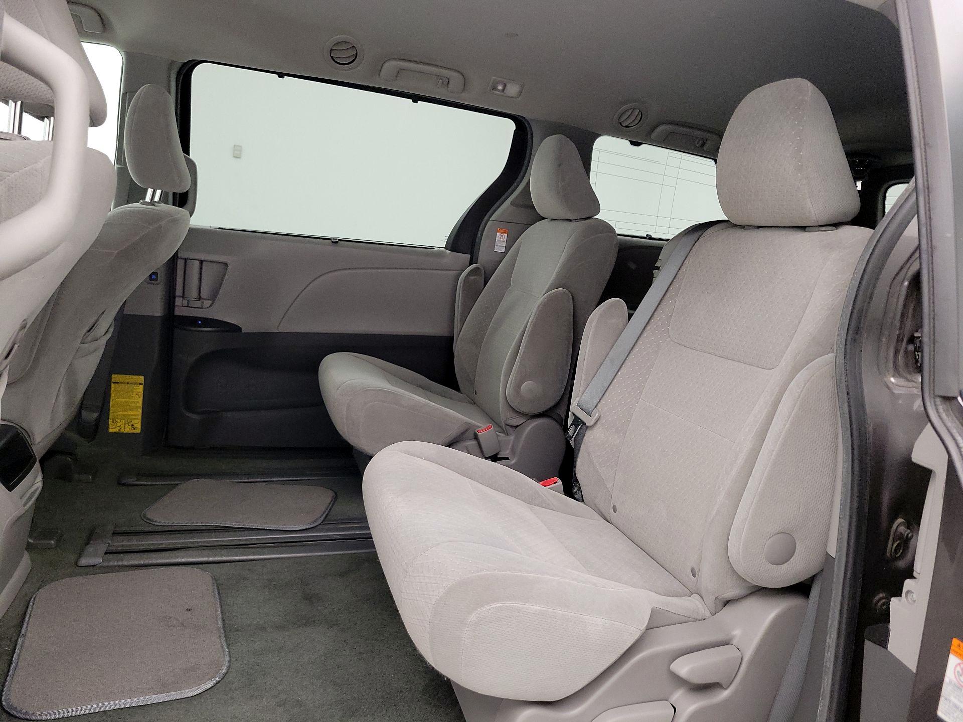 Thumbnail: 2015 Toyota Sienna - 19