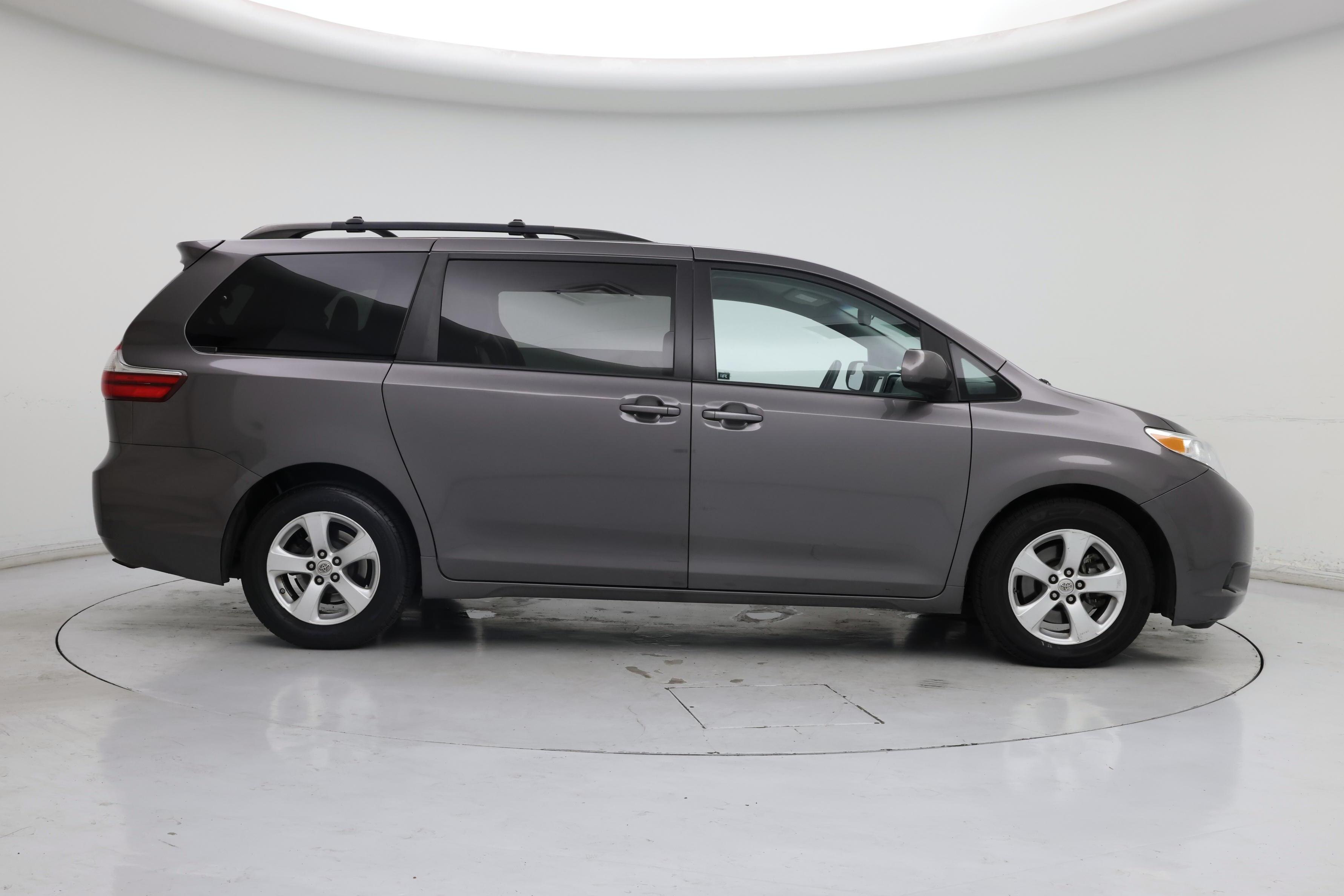 Thumbnail: 2015 Toyota Sienna - 7