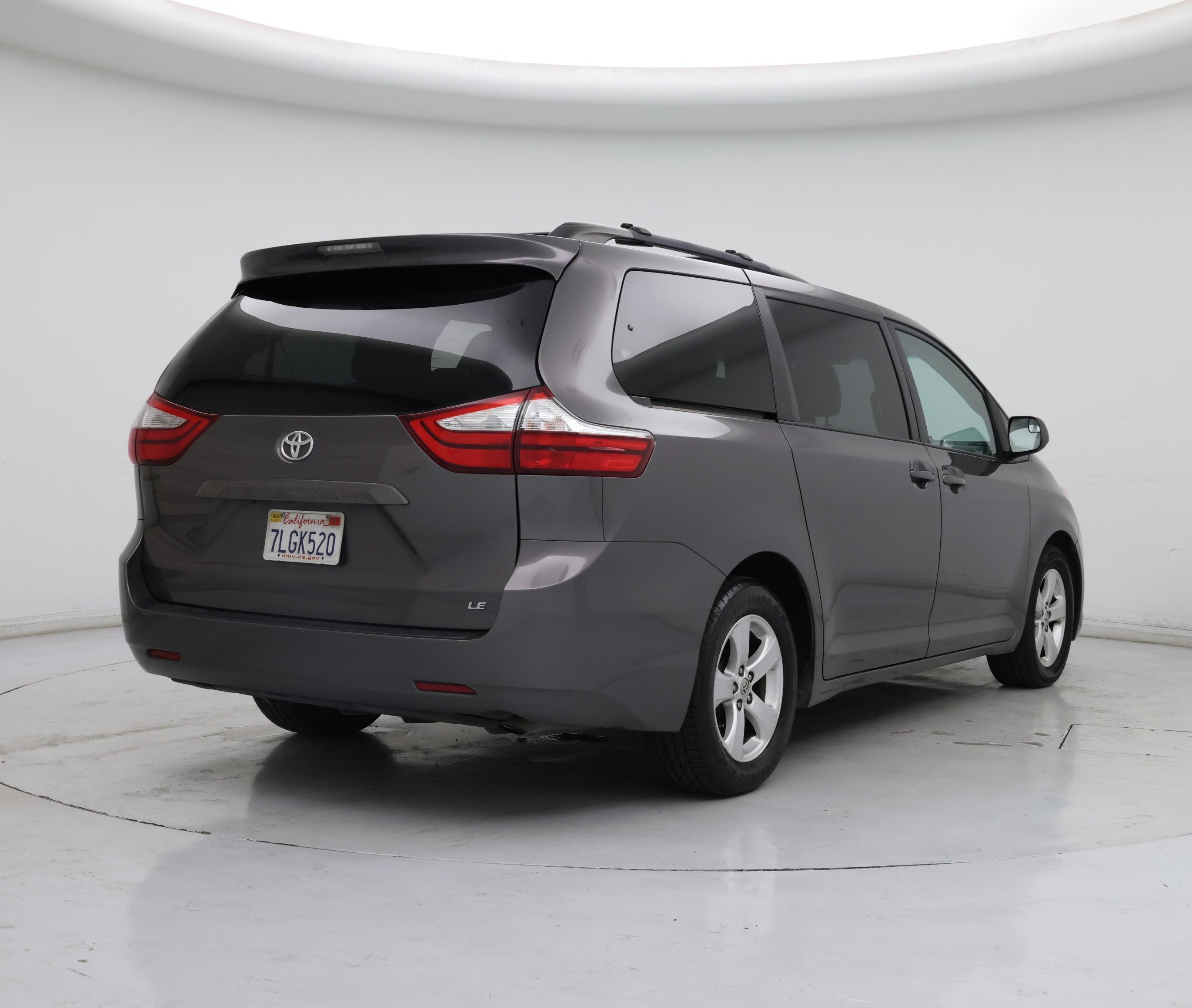 Thumbnail: 2015 Toyota Sienna - 8