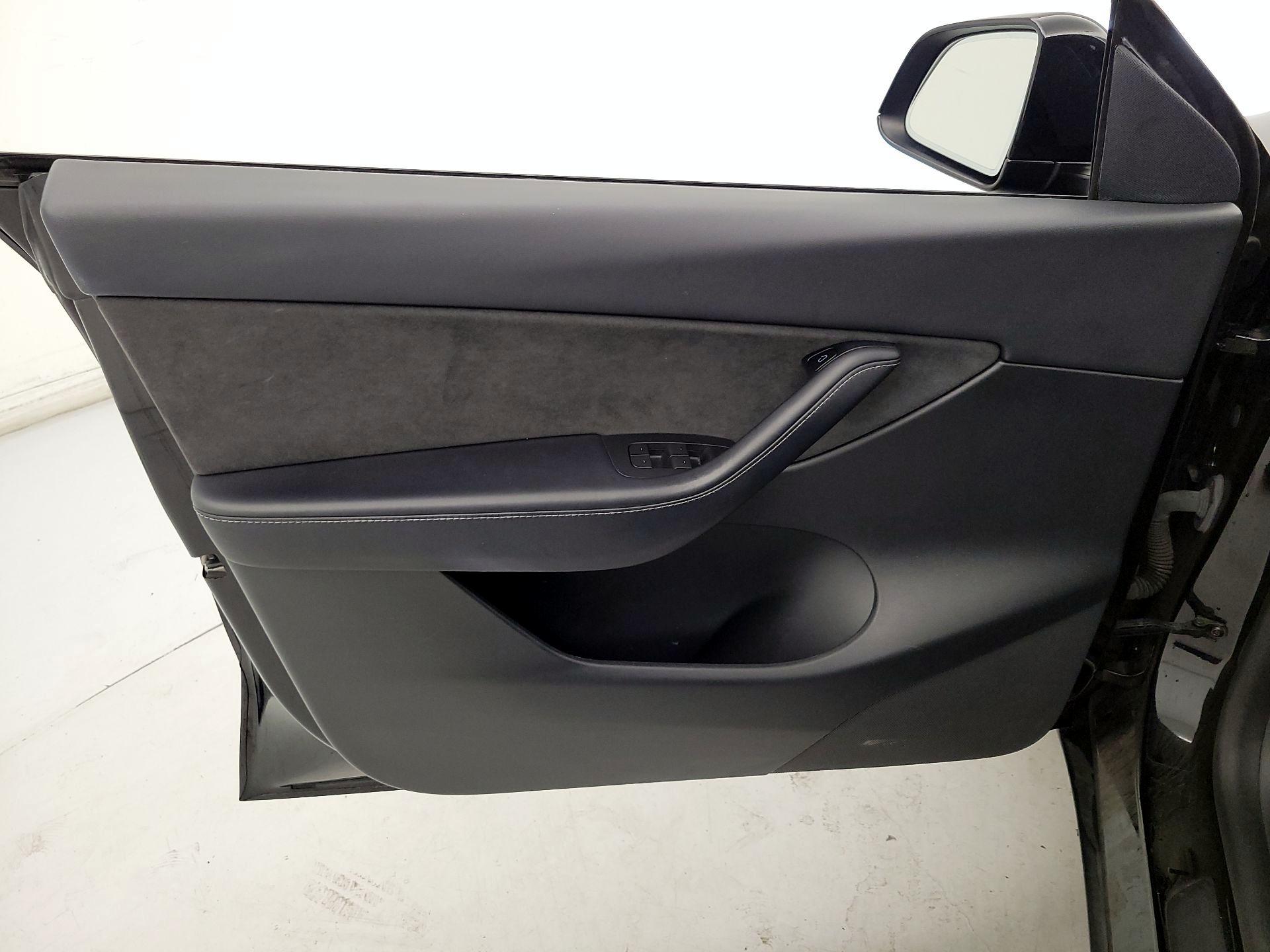 Thumbnail: 2022 Tesla Model Y - 12