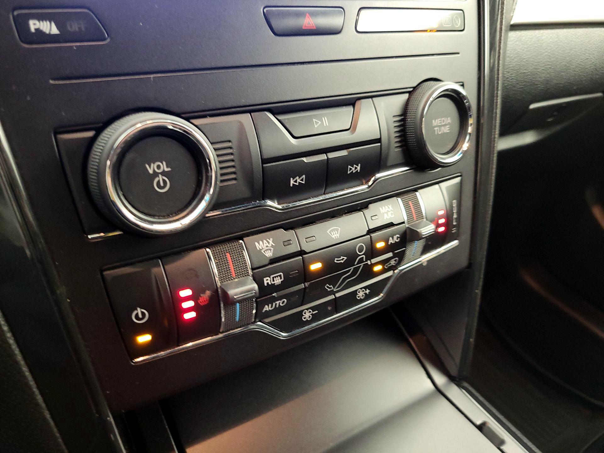 Thumbnail: 2019 Ford Explorer - 16