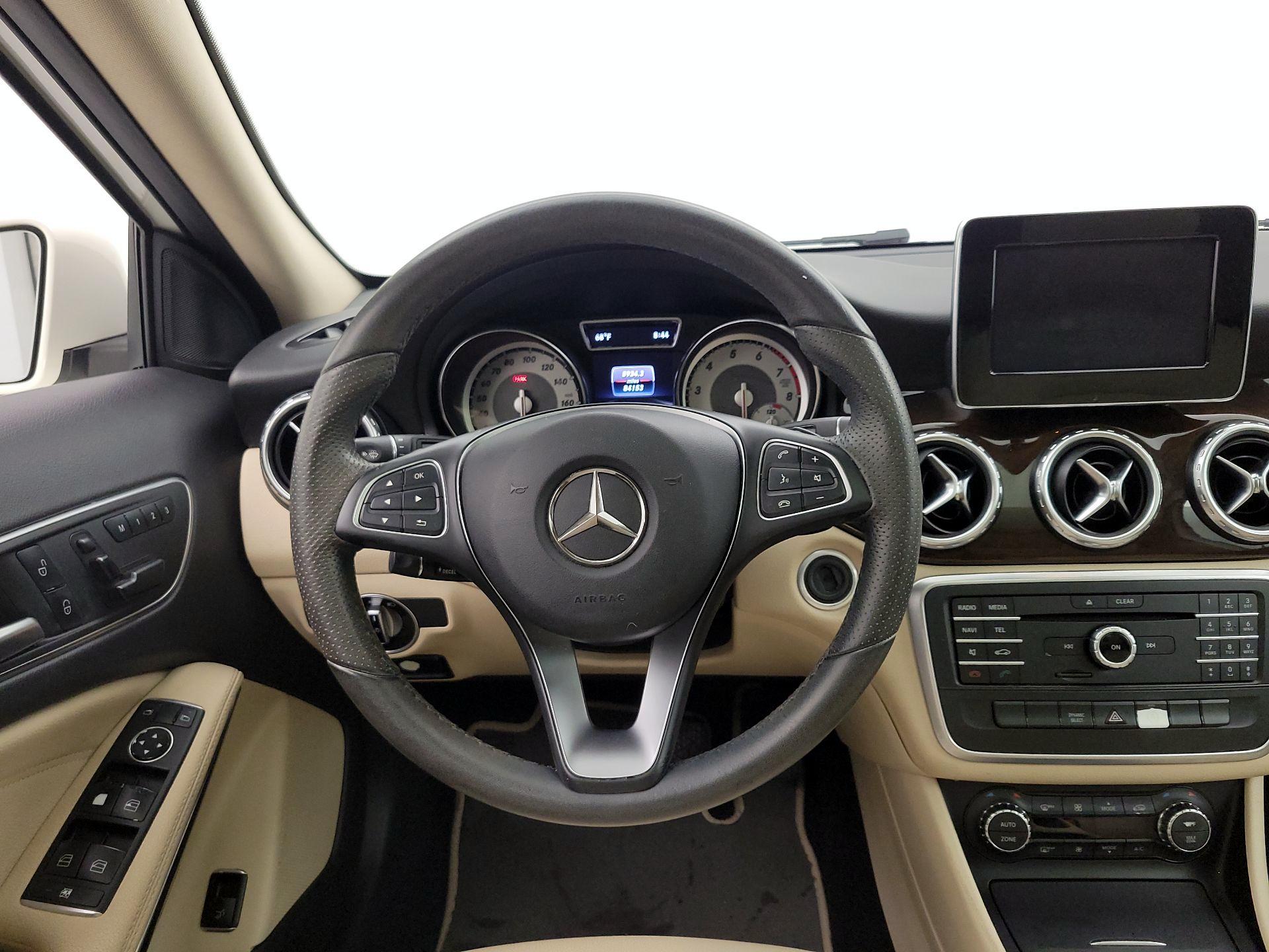 Thumbnail: 2016 Mercedes-Benz GLA - 10