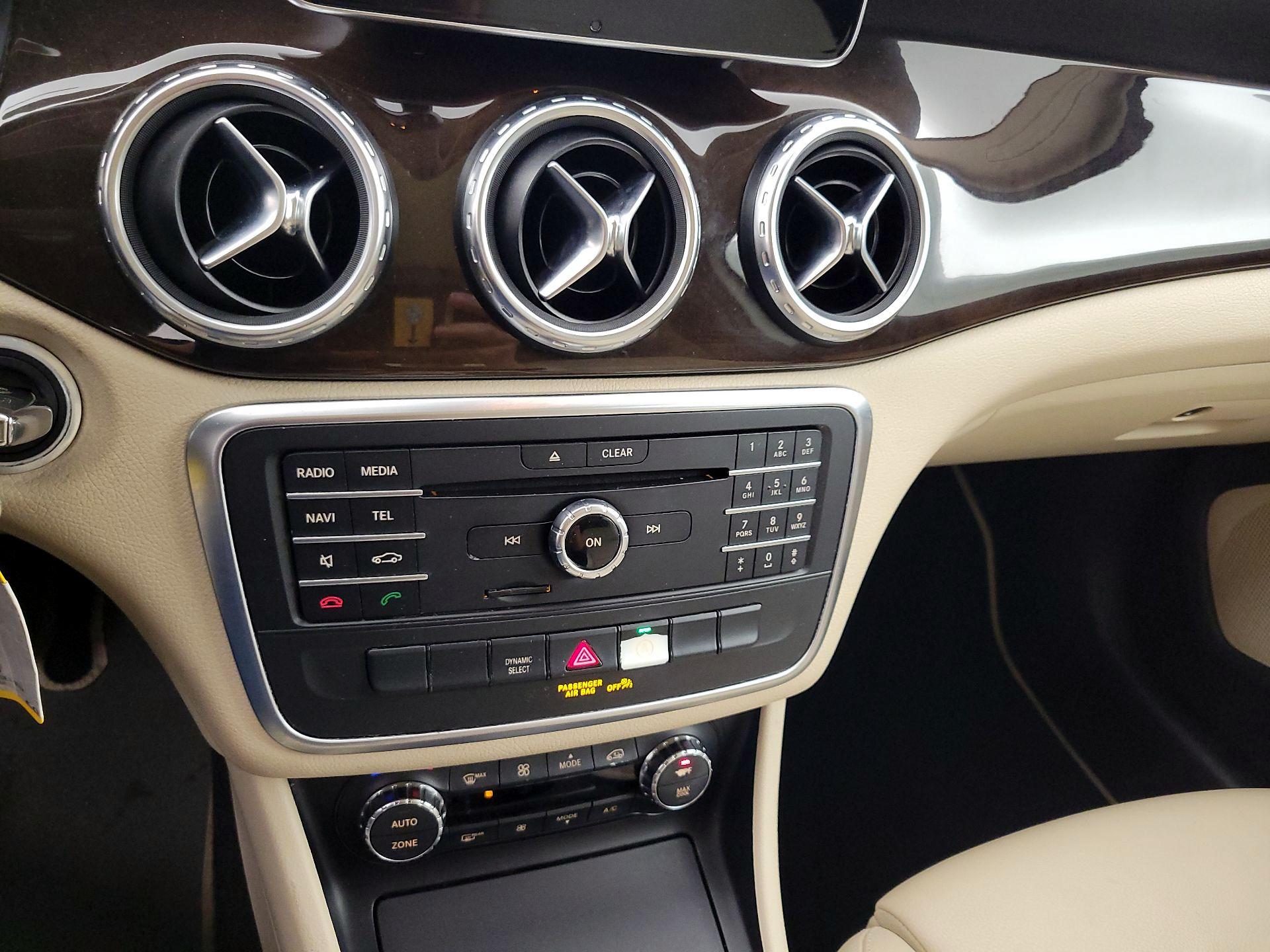 Thumbnail: 2016 Mercedes-Benz GLA - 17