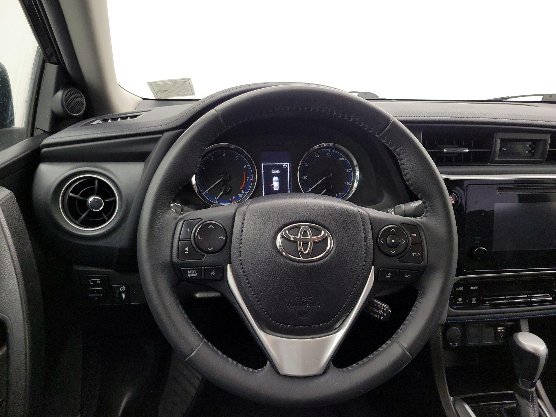 Thumbnail: 2017 Toyota Corolla - 10