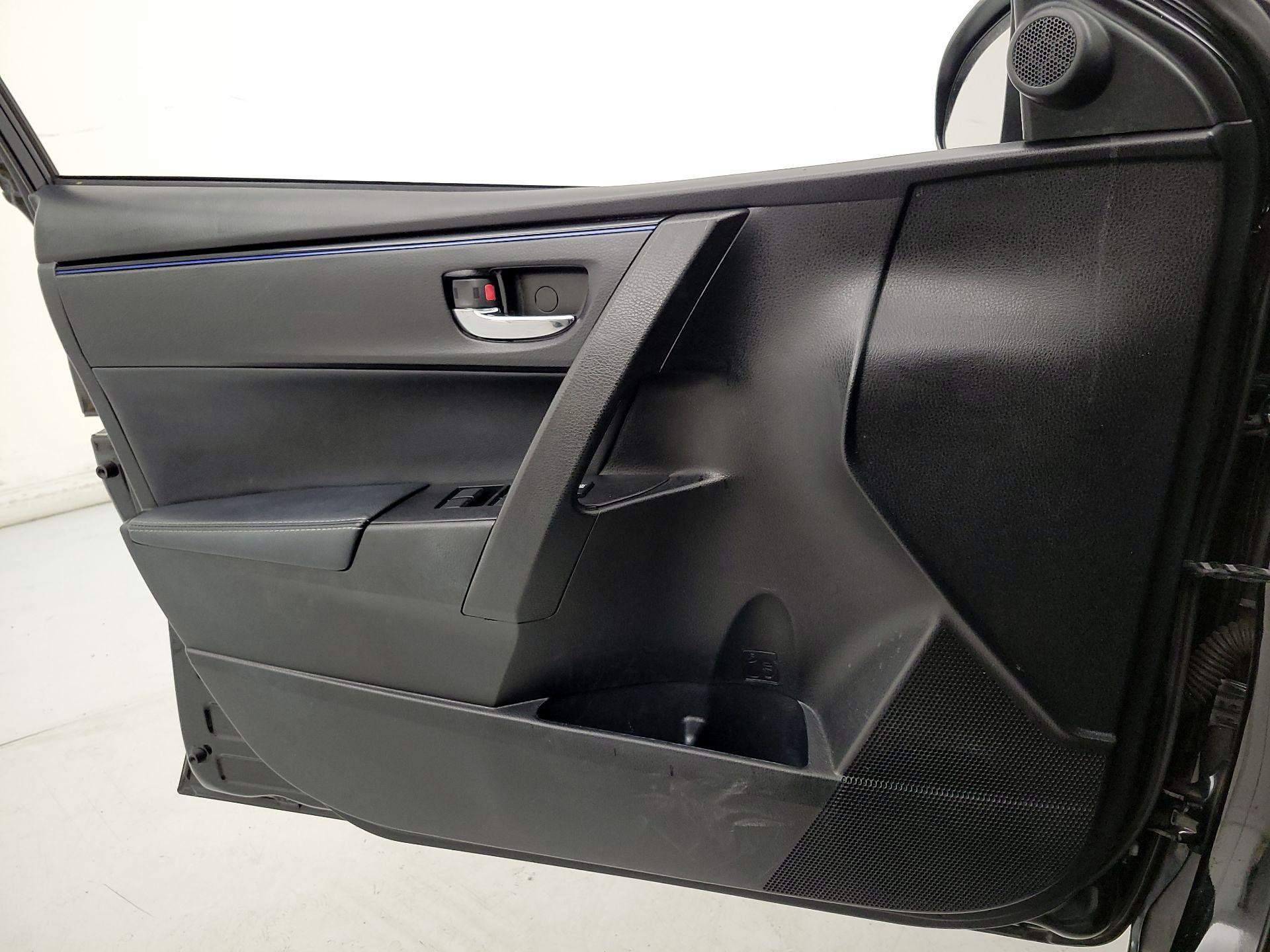 Thumbnail: 2017 Toyota Corolla - 12