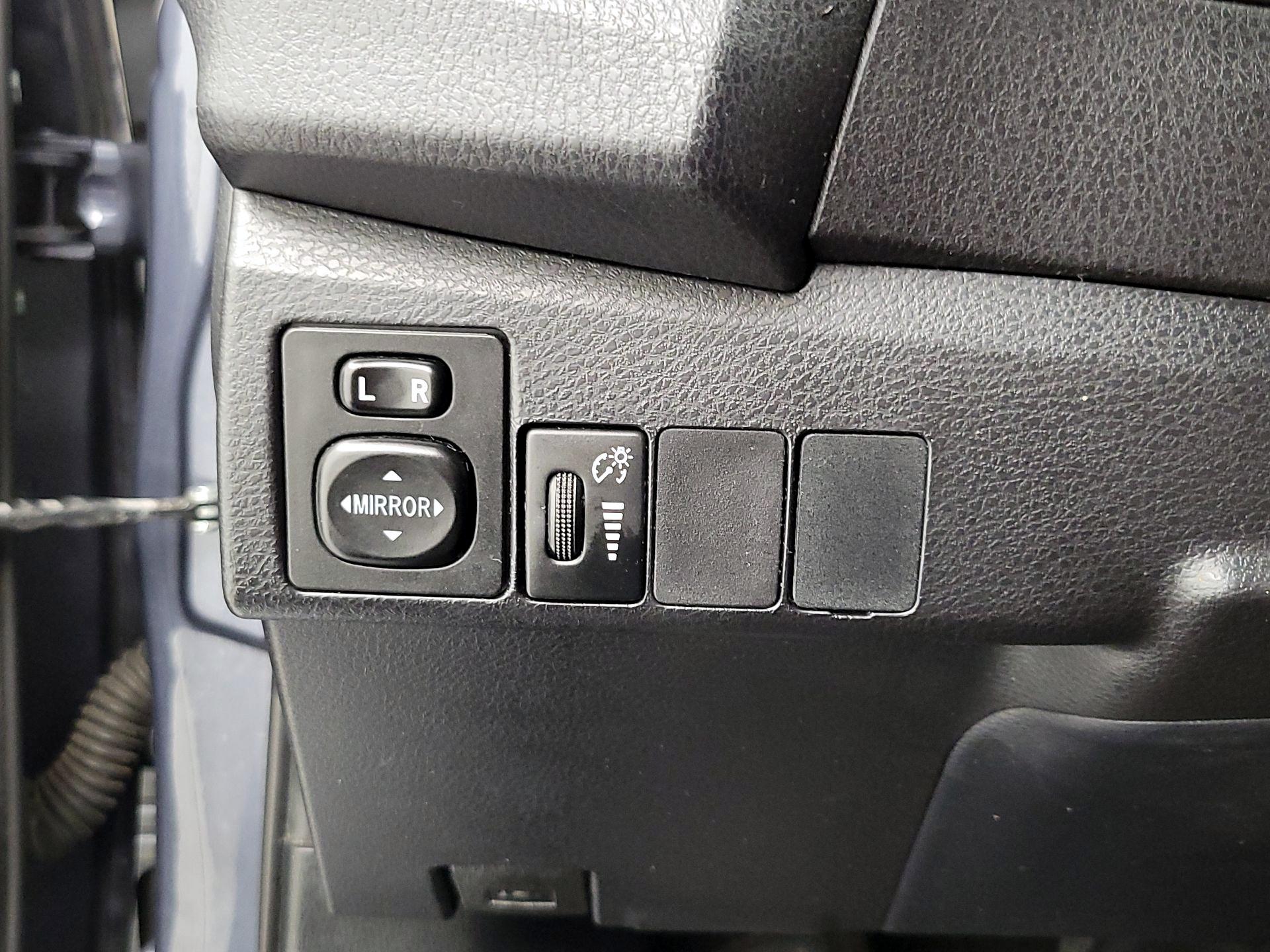 Thumbnail: 2016 Toyota Corolla - 13