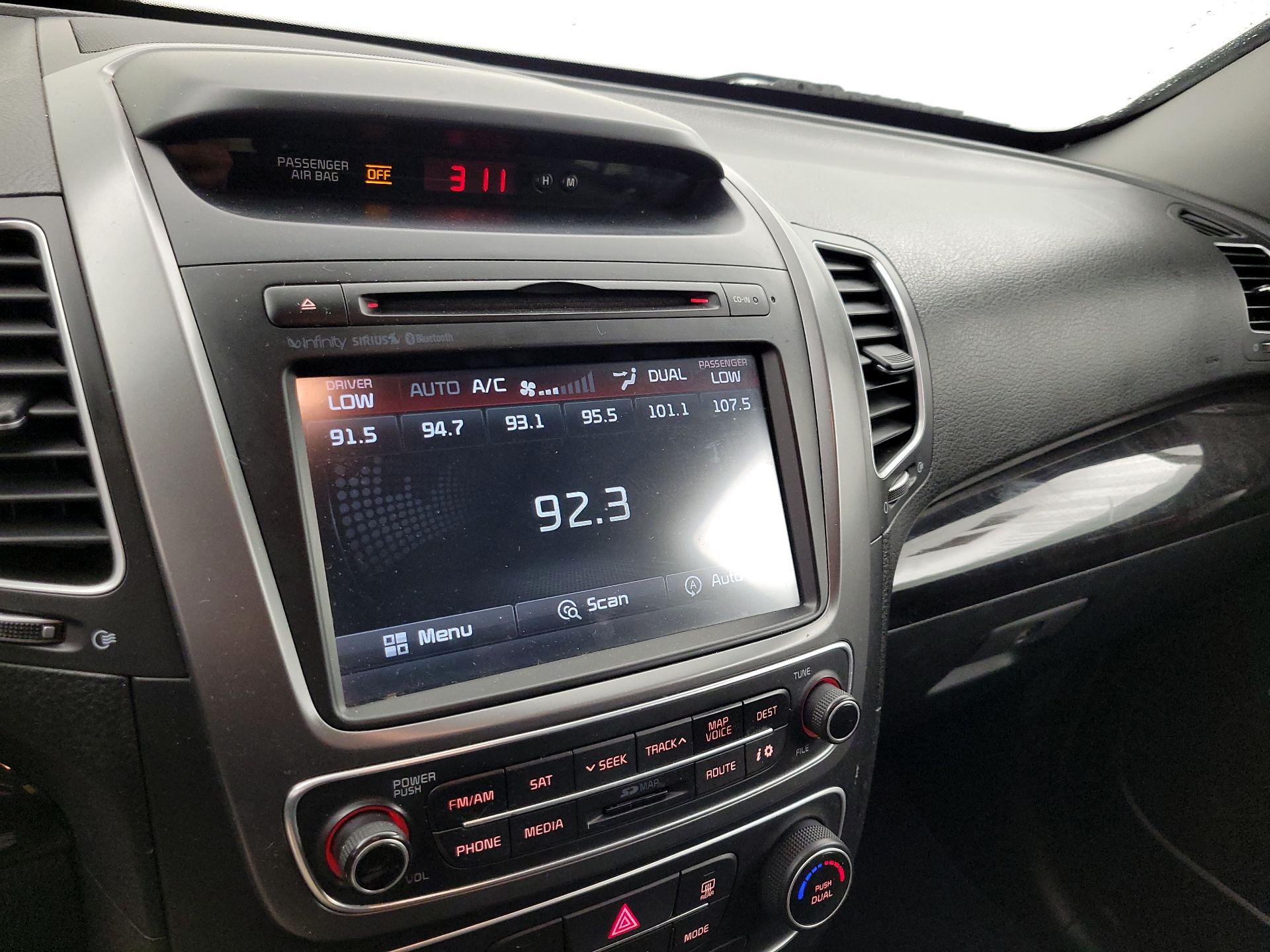 Thumbnail: 2015 Kia Sorento - 15