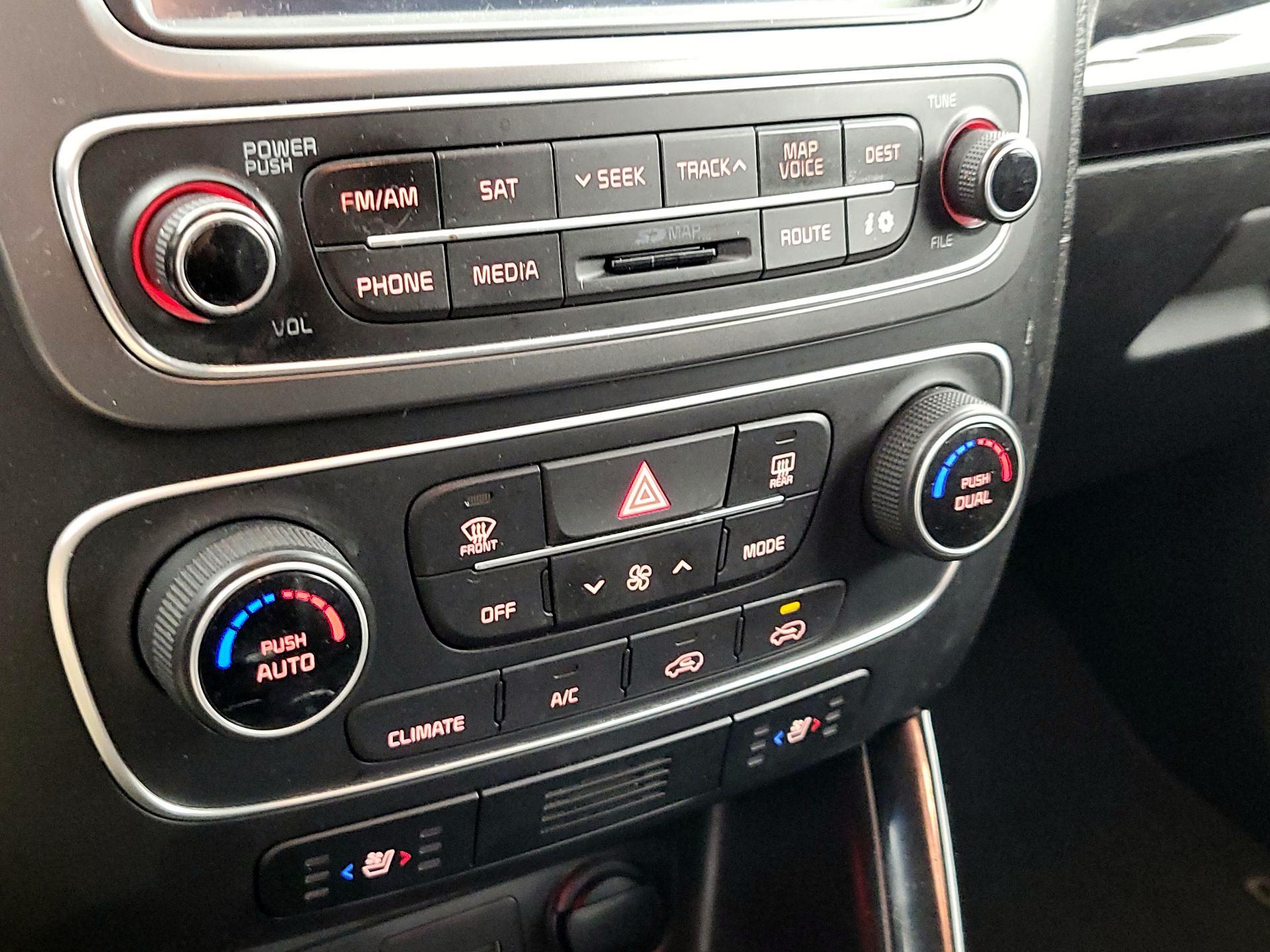 Thumbnail: 2015 Kia Sorento - 16