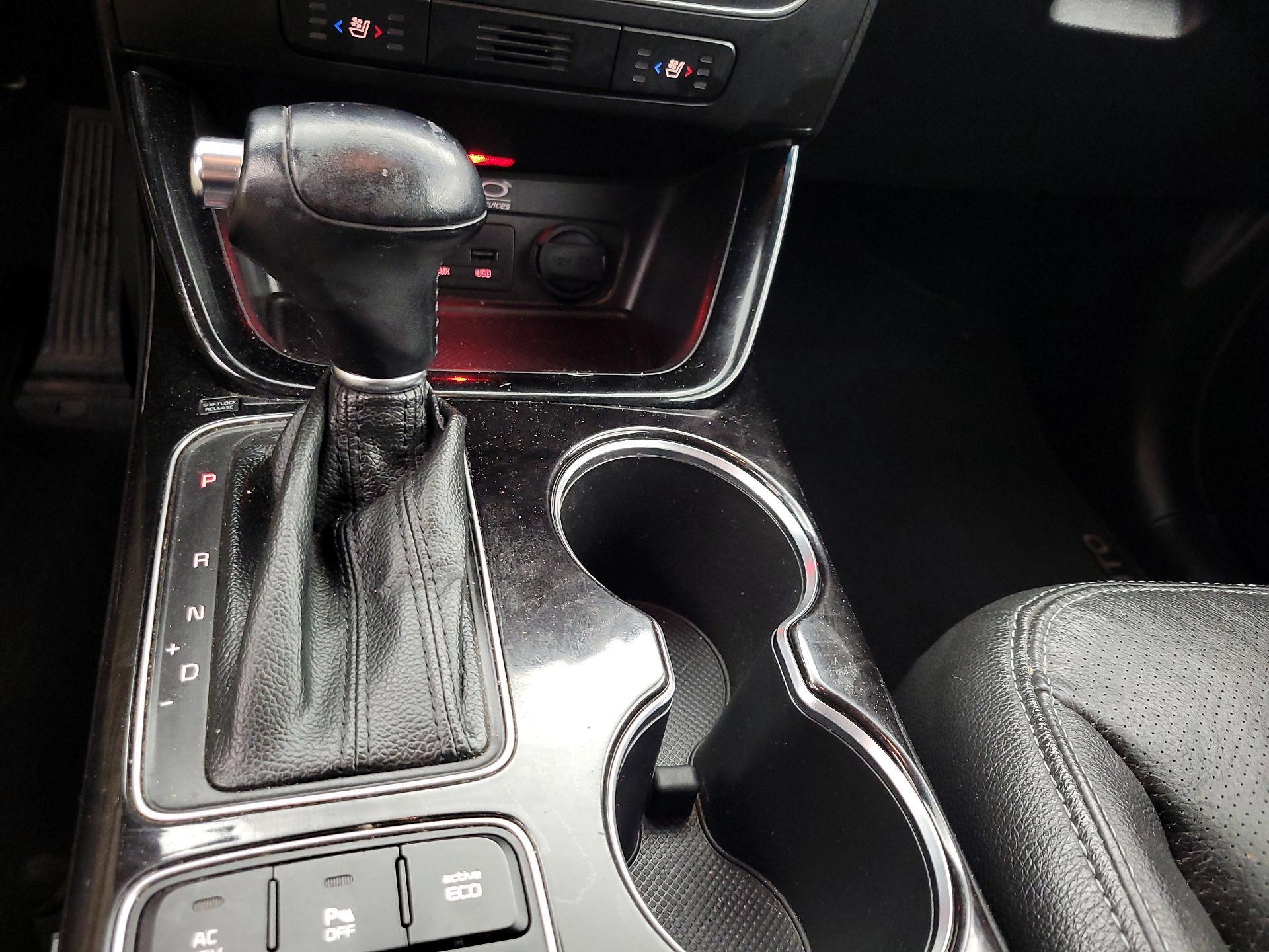 Thumbnail: 2015 Kia Sorento - 17