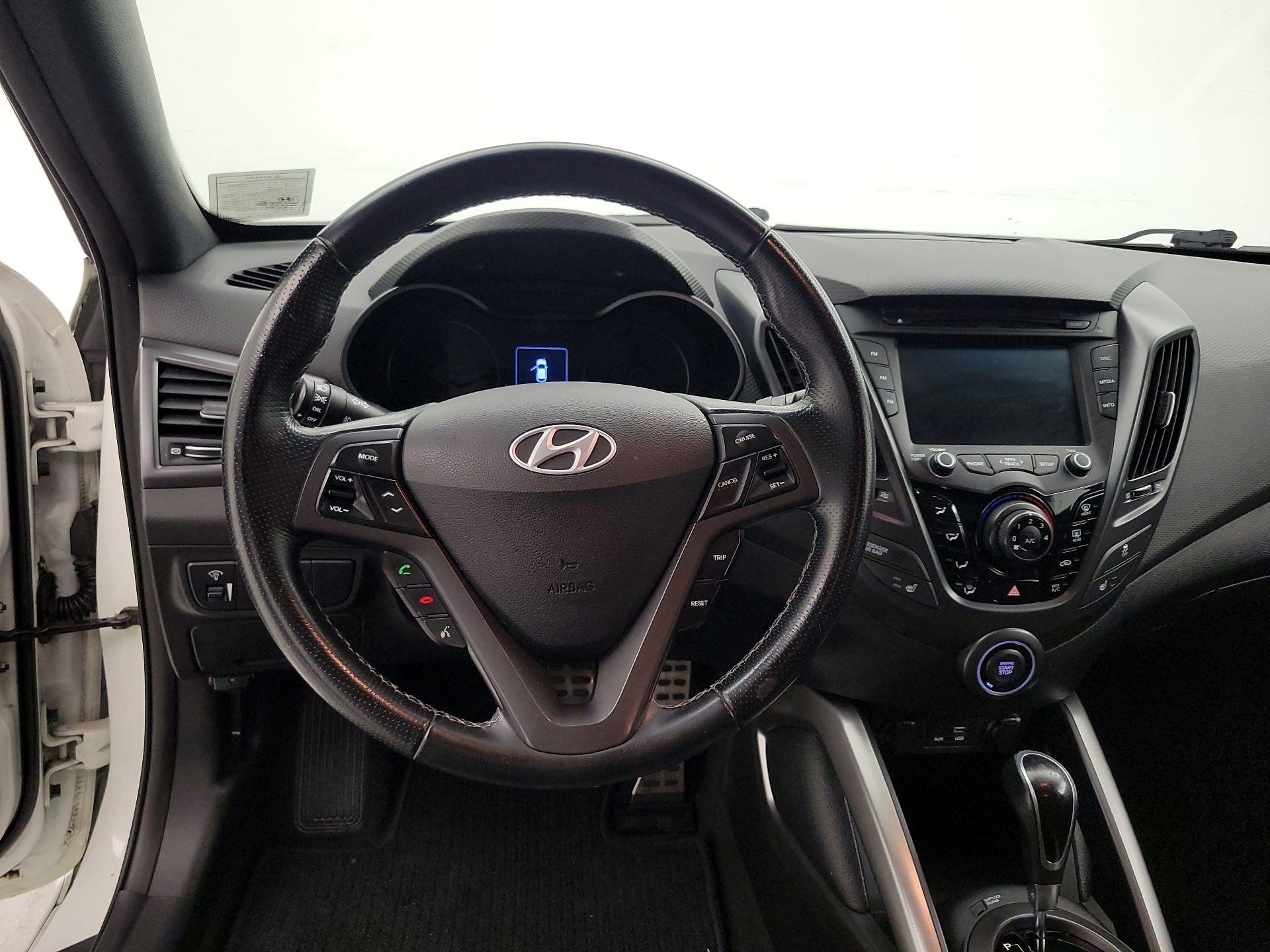 Thumbnail: 2016 Hyundai Veloster - 10