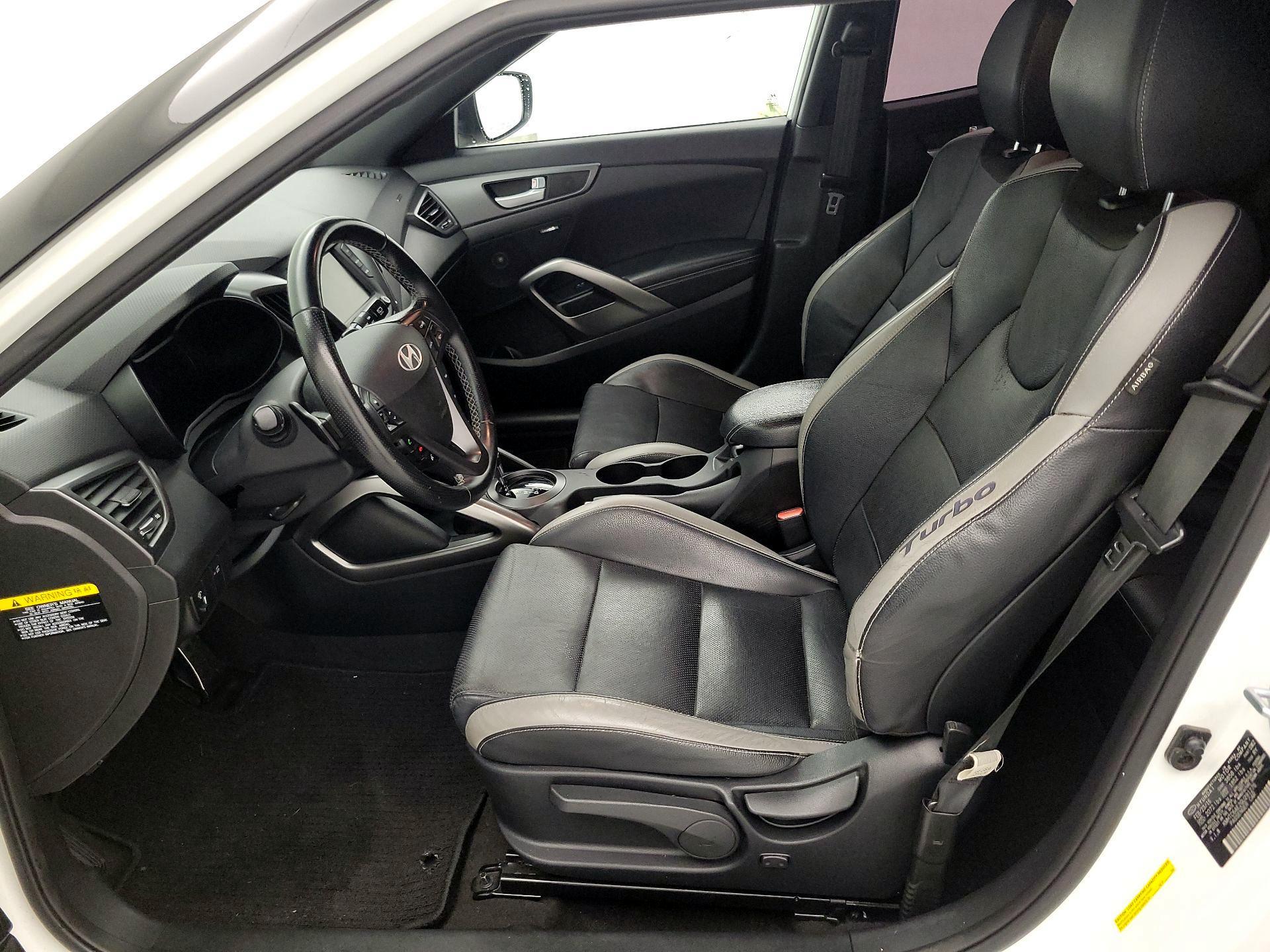 Thumbnail: 2016 Hyundai Veloster - 11