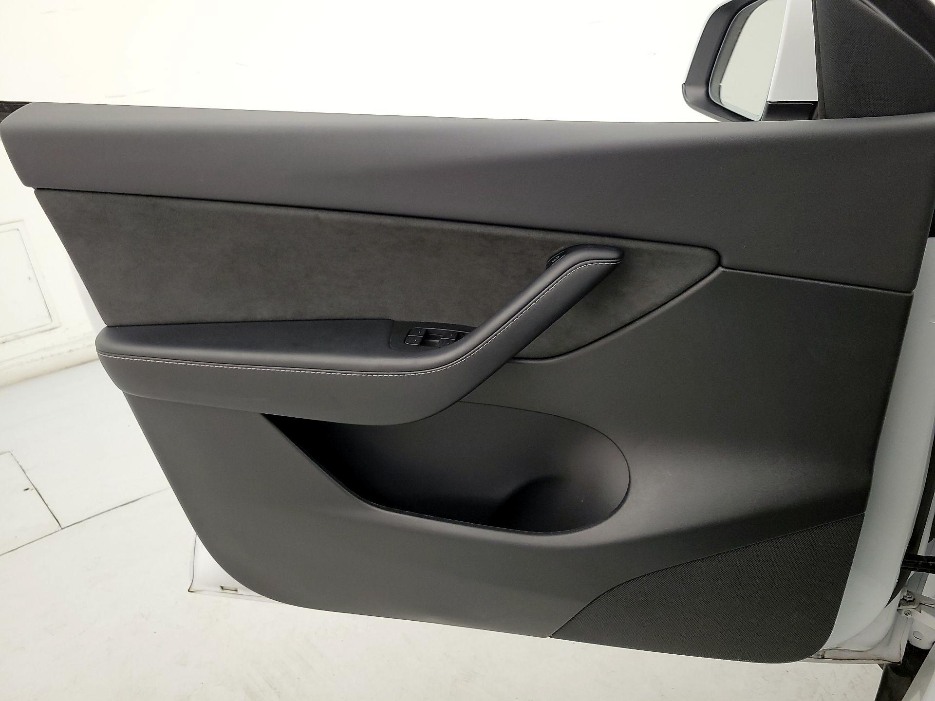 Thumbnail: 2022 Tesla Model Y - 12