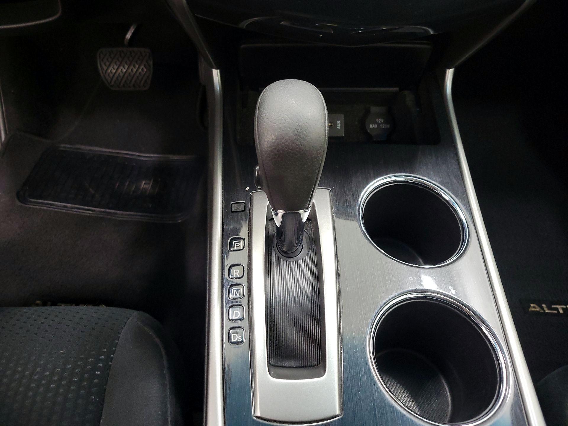 Thumbnail: 2014 Nissan Altima - 17