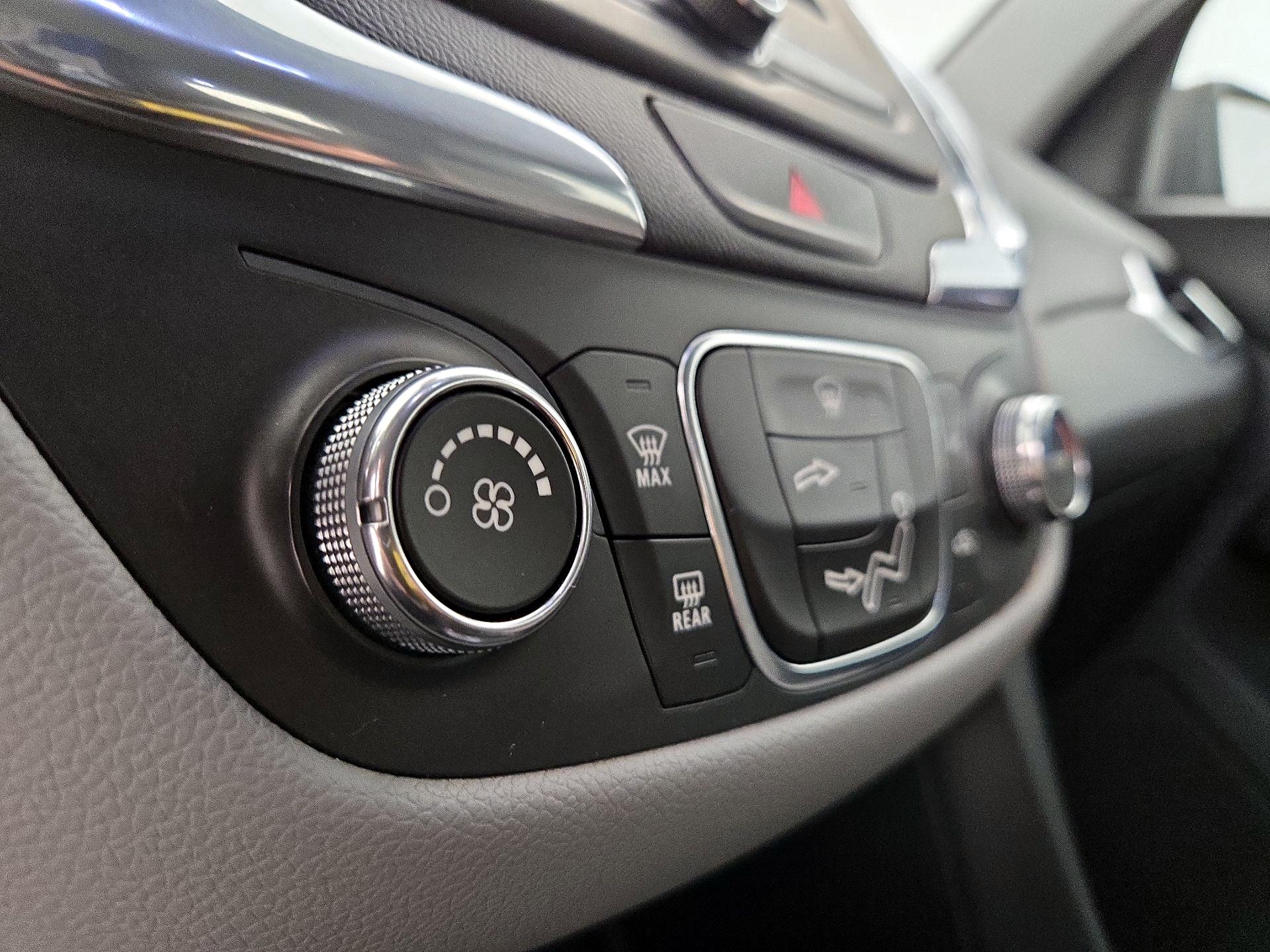 Thumbnail: 2020 Chevrolet Equinox - 16