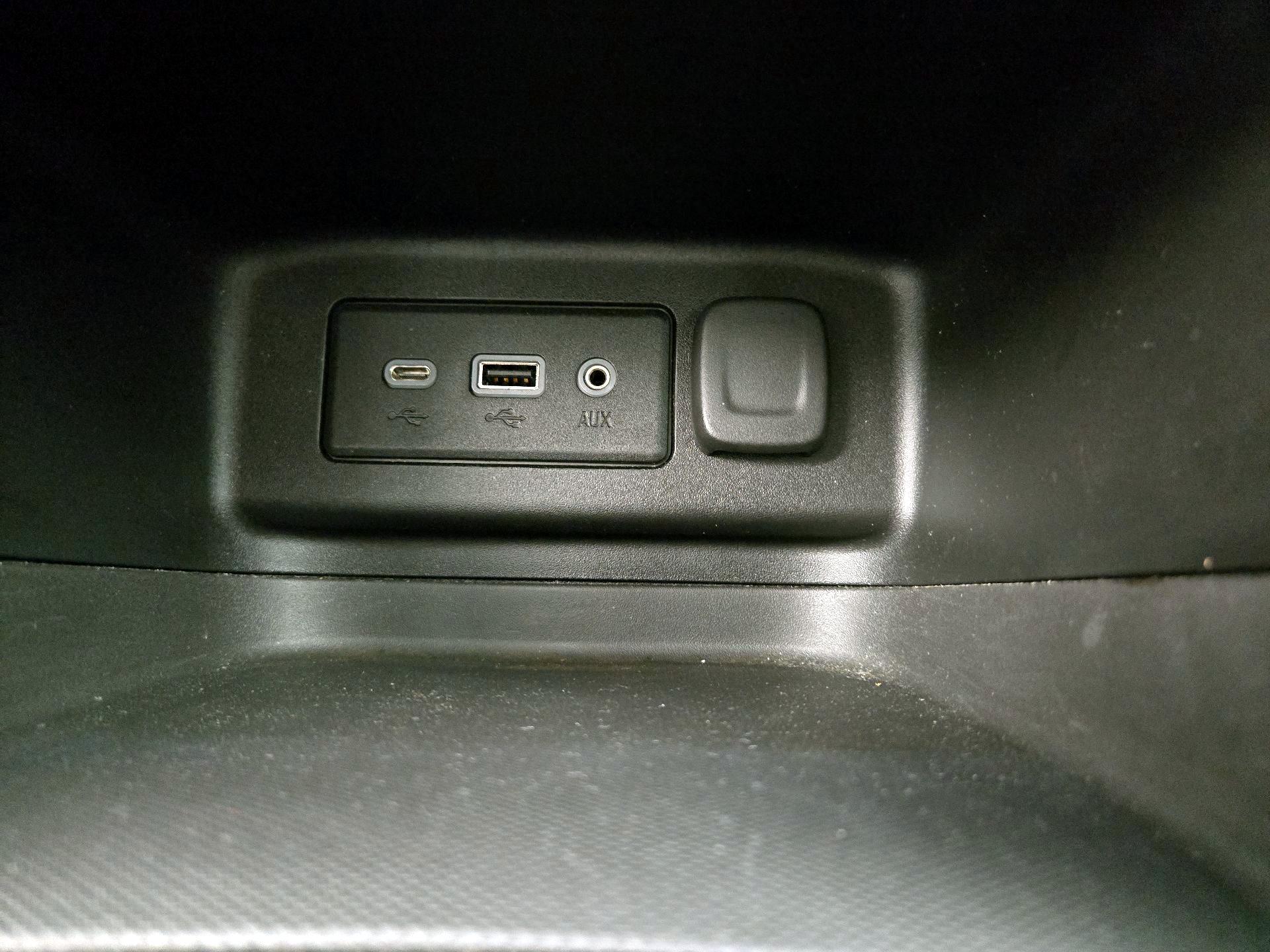 Thumbnail: 2020 Chevrolet Equinox - 18