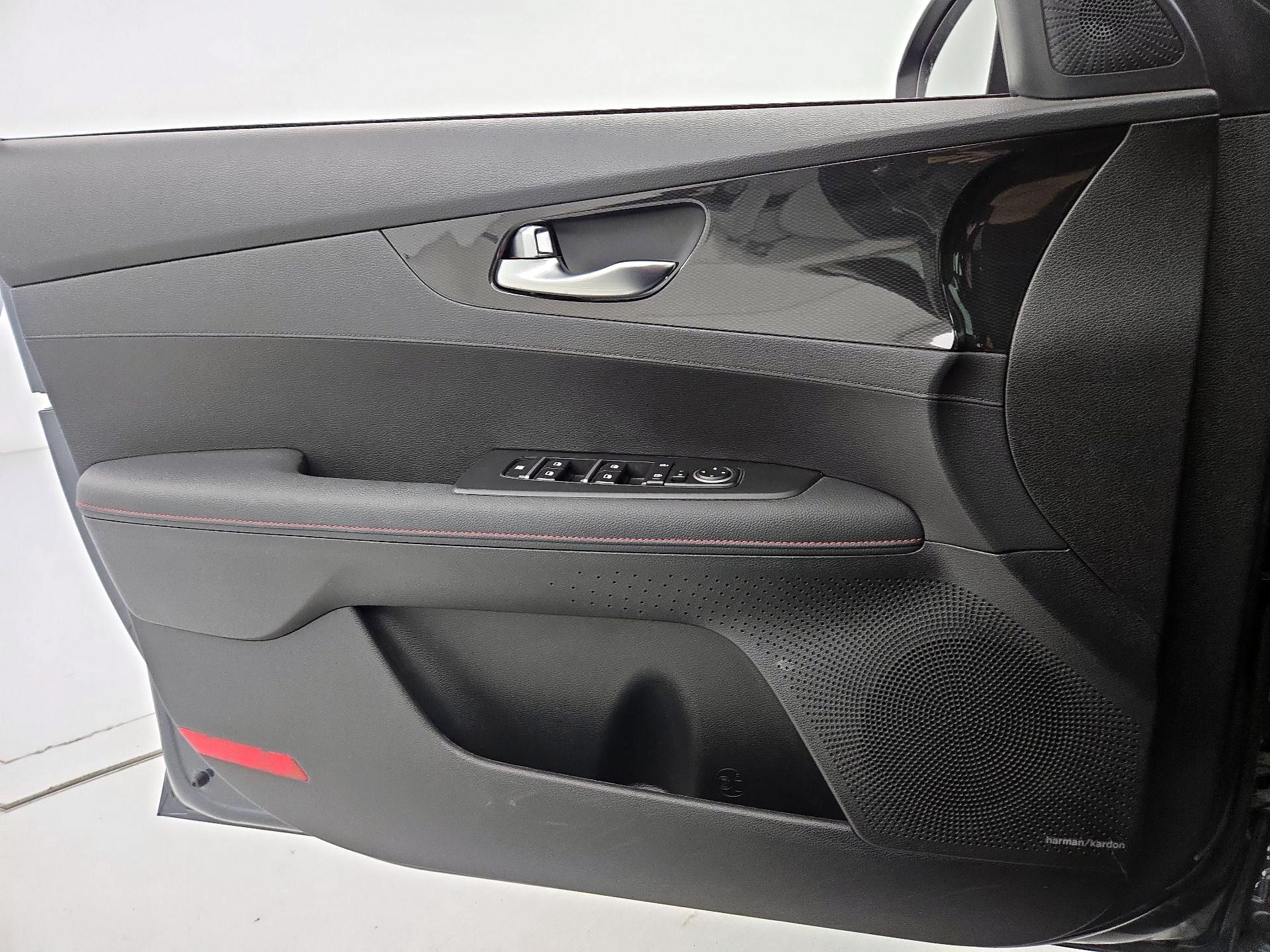 Thumbnail: 2022 Kia Forte - 12