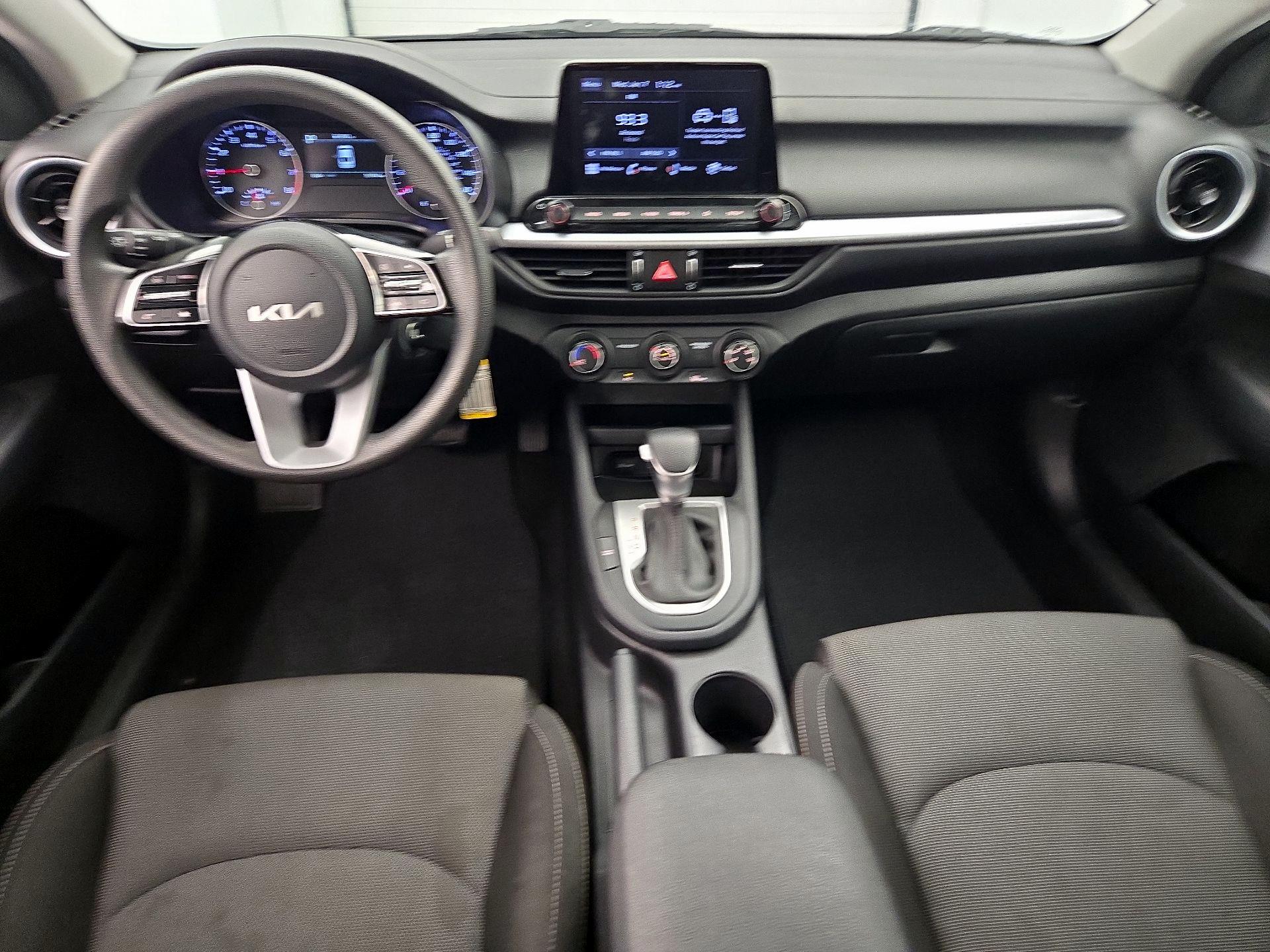 Thumbnail: 2022 Kia Forte - 9