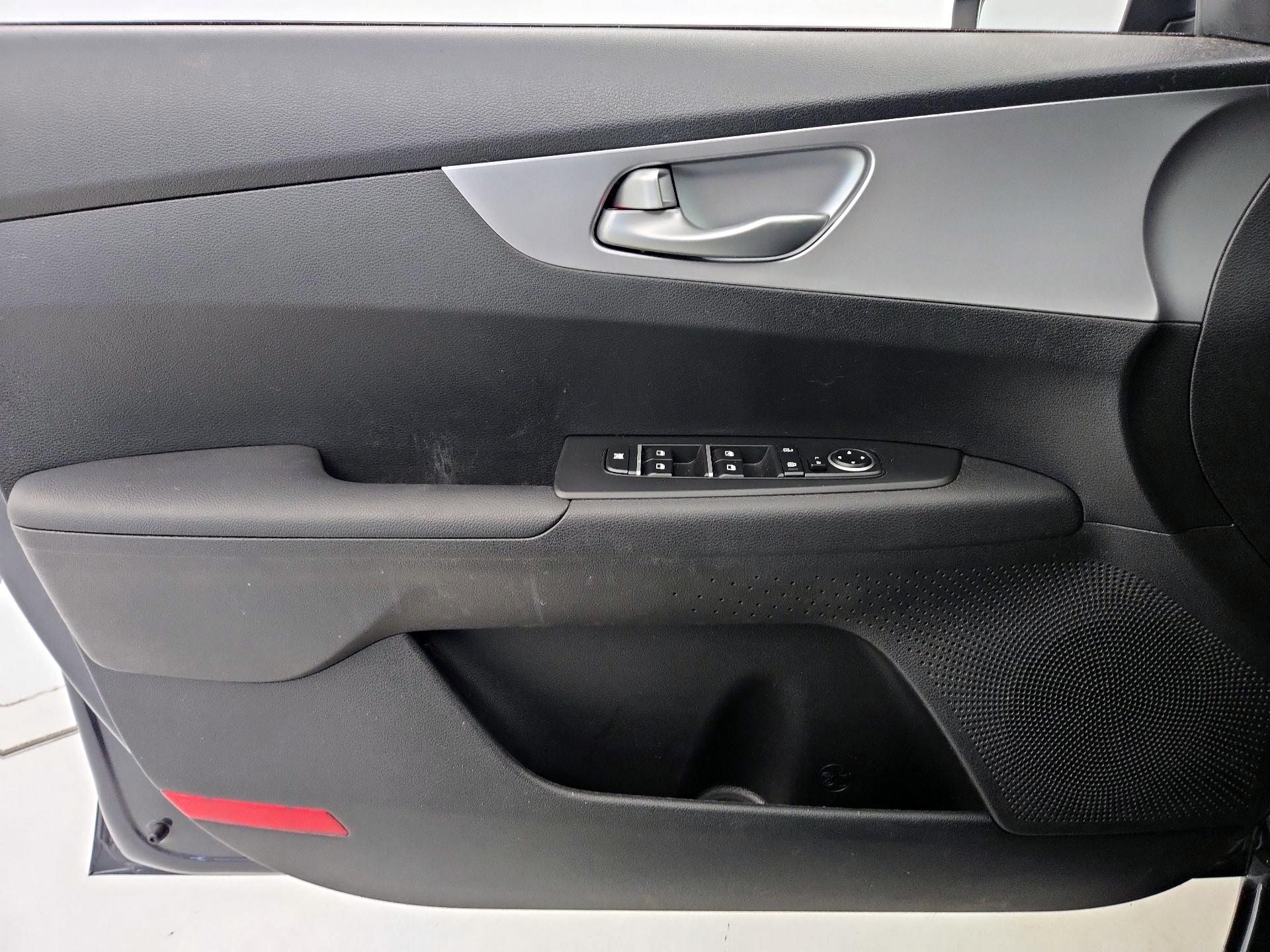 Thumbnail: 2022 Kia Forte - 12