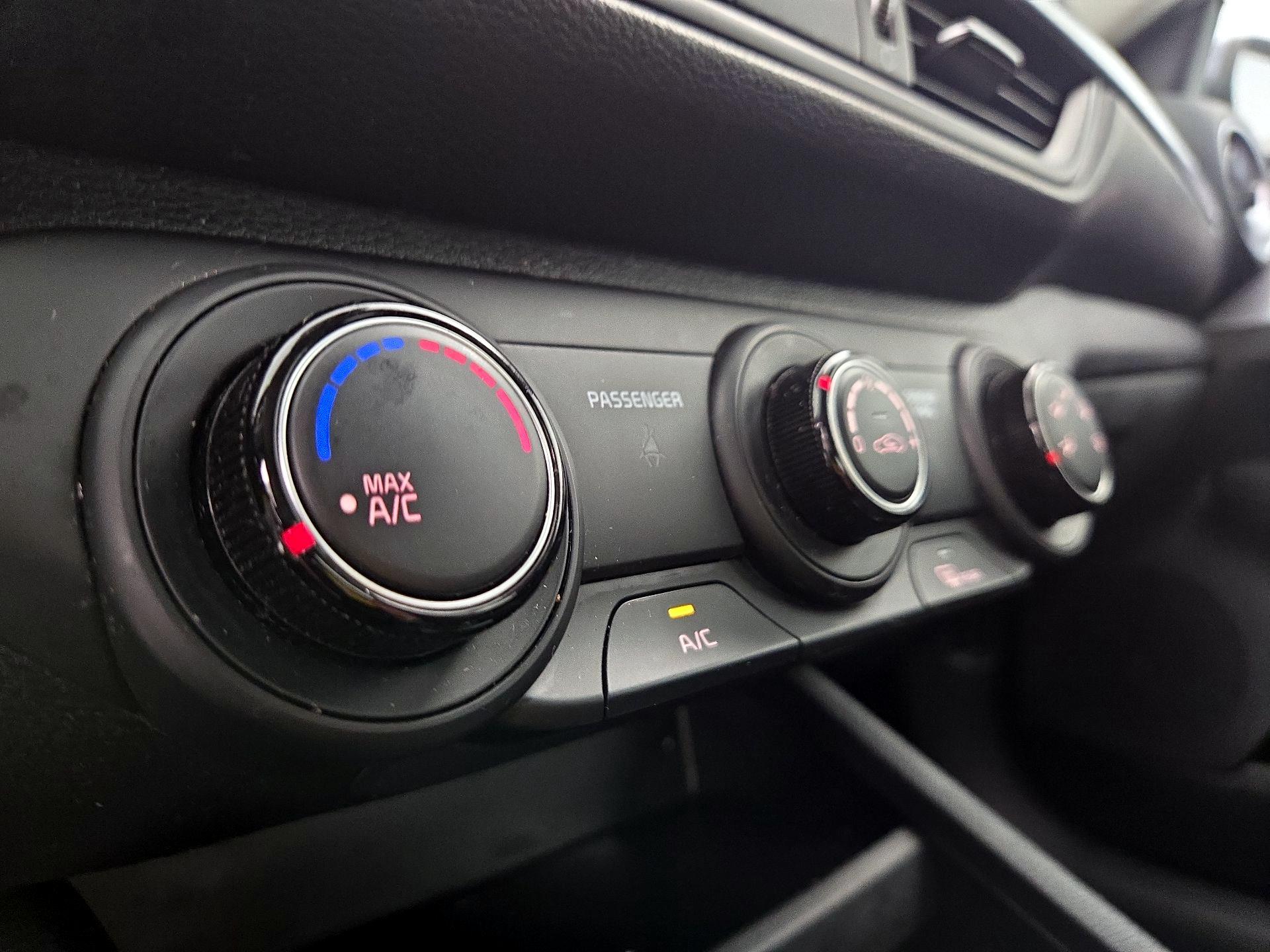 Thumbnail: 2022 Kia Forte - 16