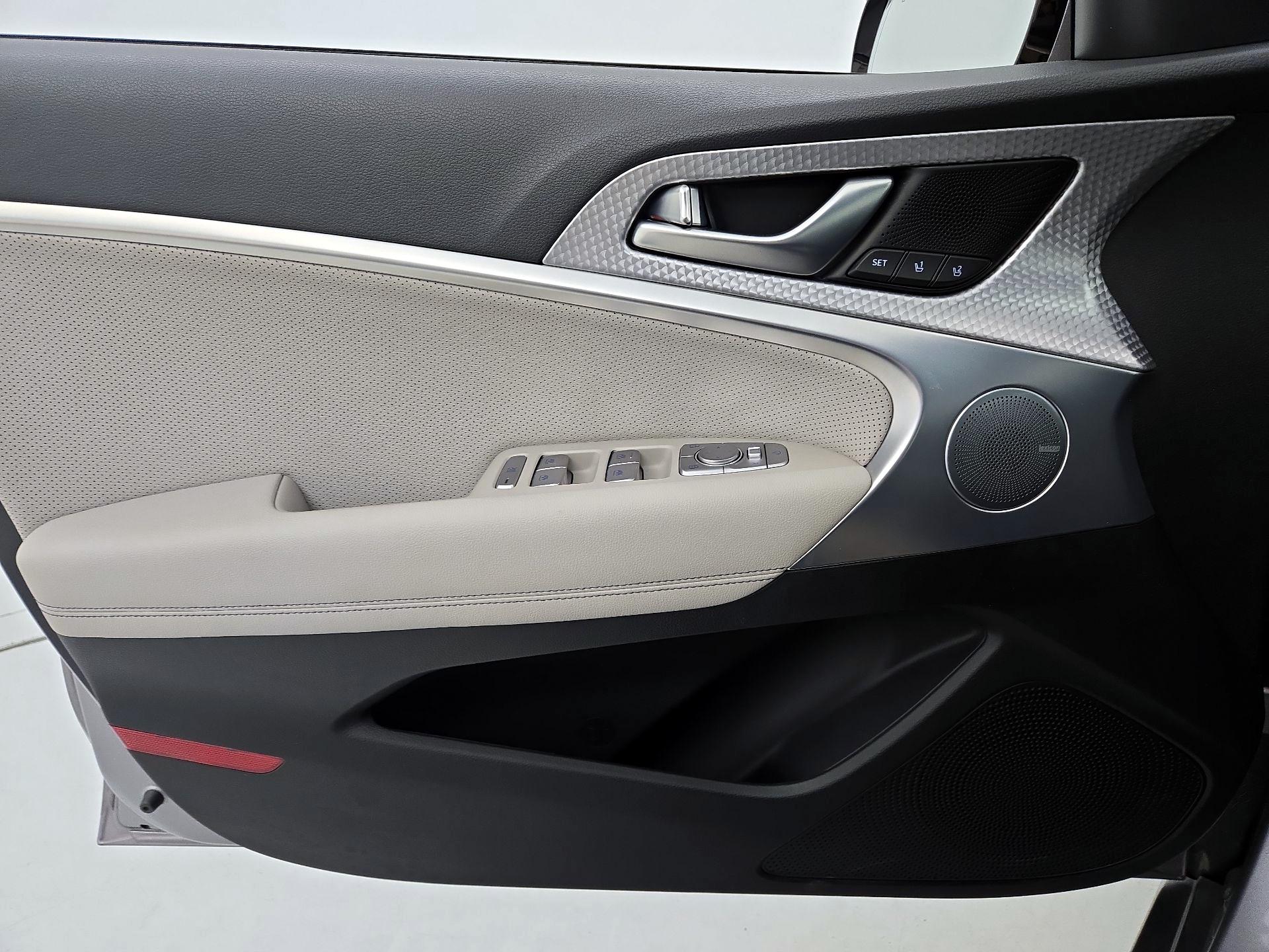 Thumbnail: 2023 Genesis G70 - 12