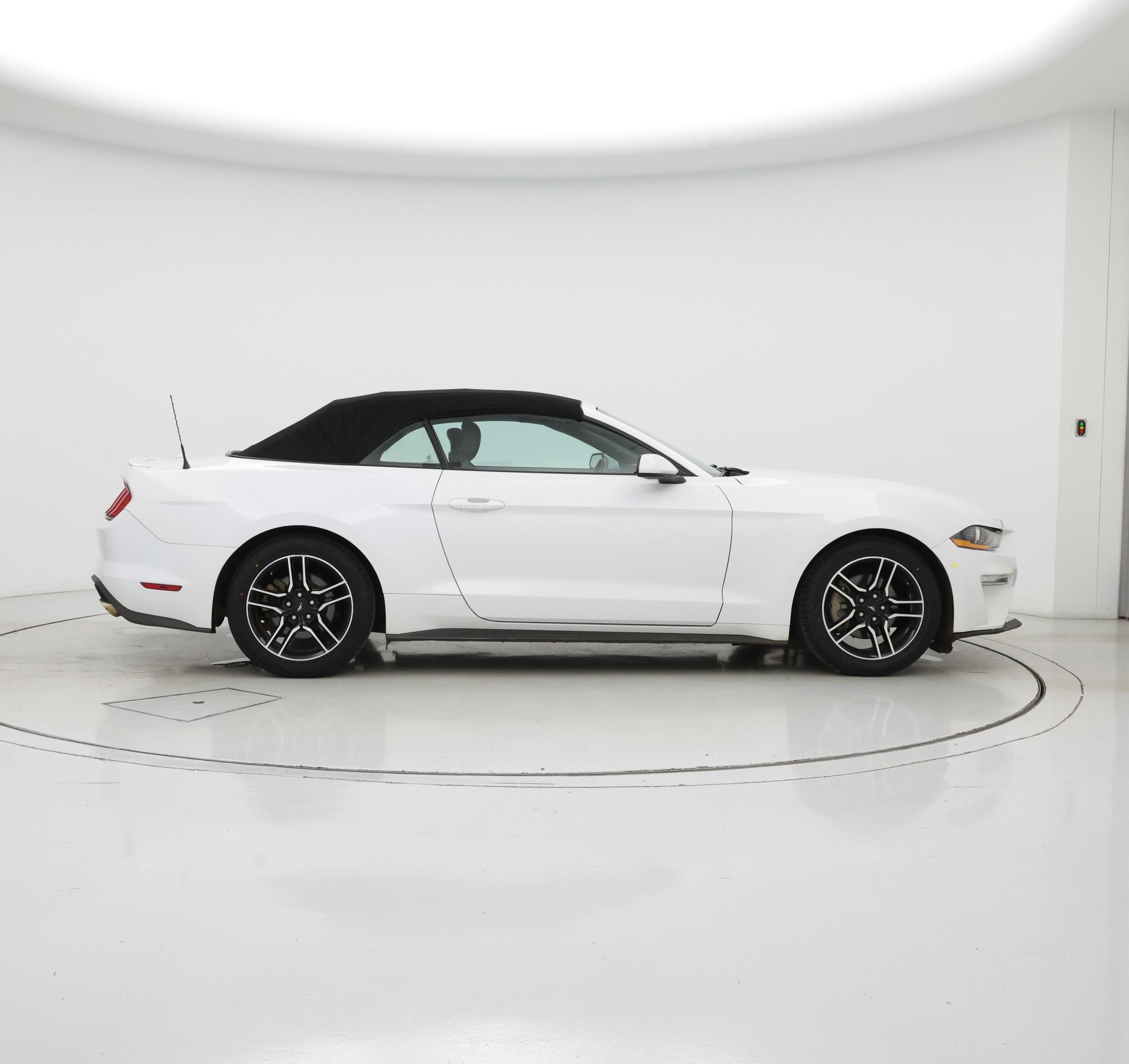 Thumbnail: 2022 Ford Mustang - 7