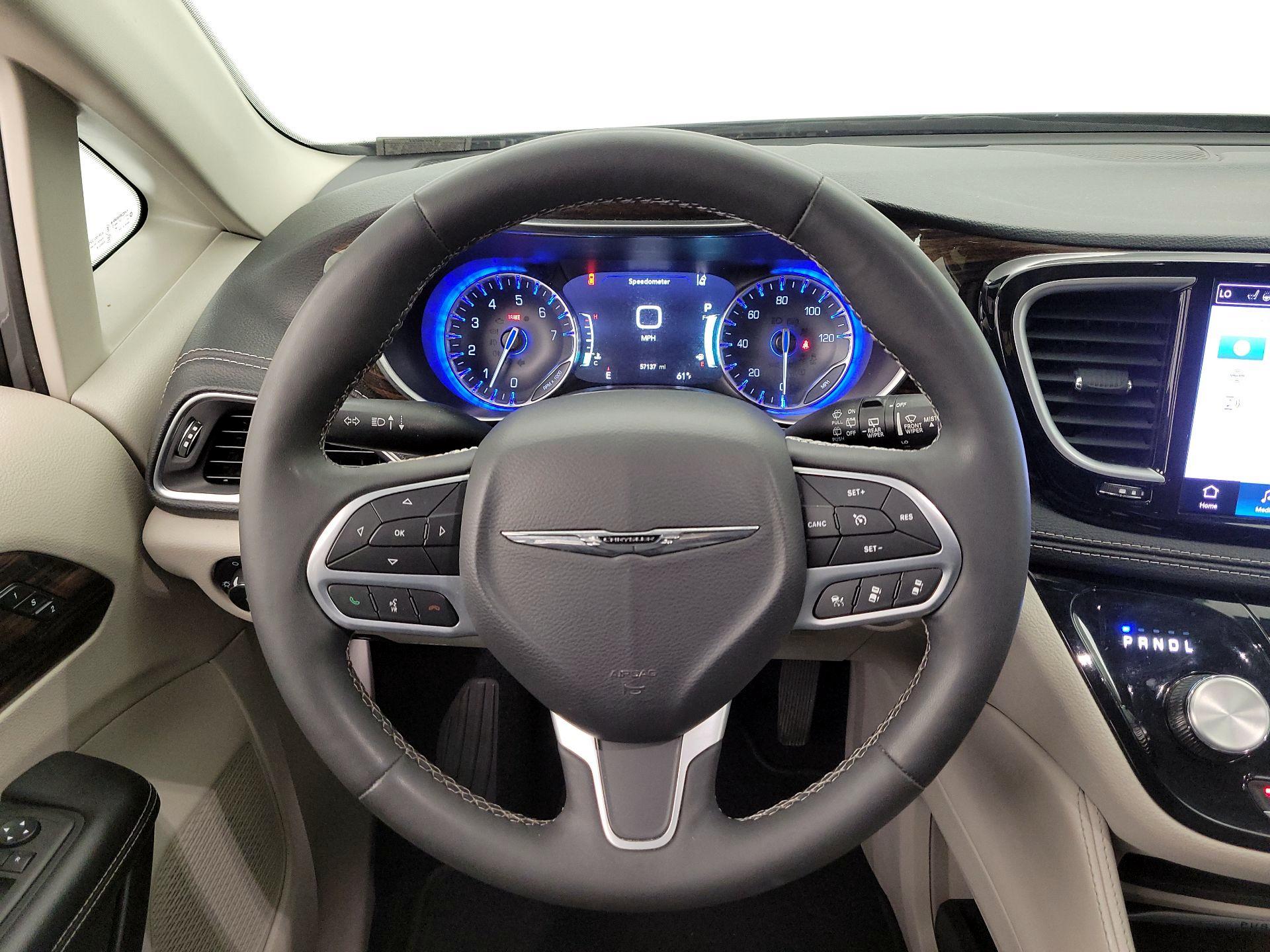 Thumbnail: 2023 Chrysler Pacifica - 10