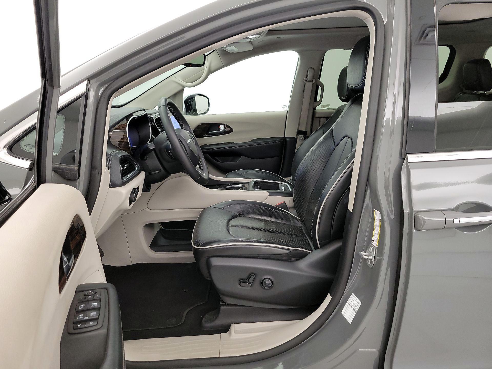 Thumbnail: 2023 Chrysler Pacifica - 11