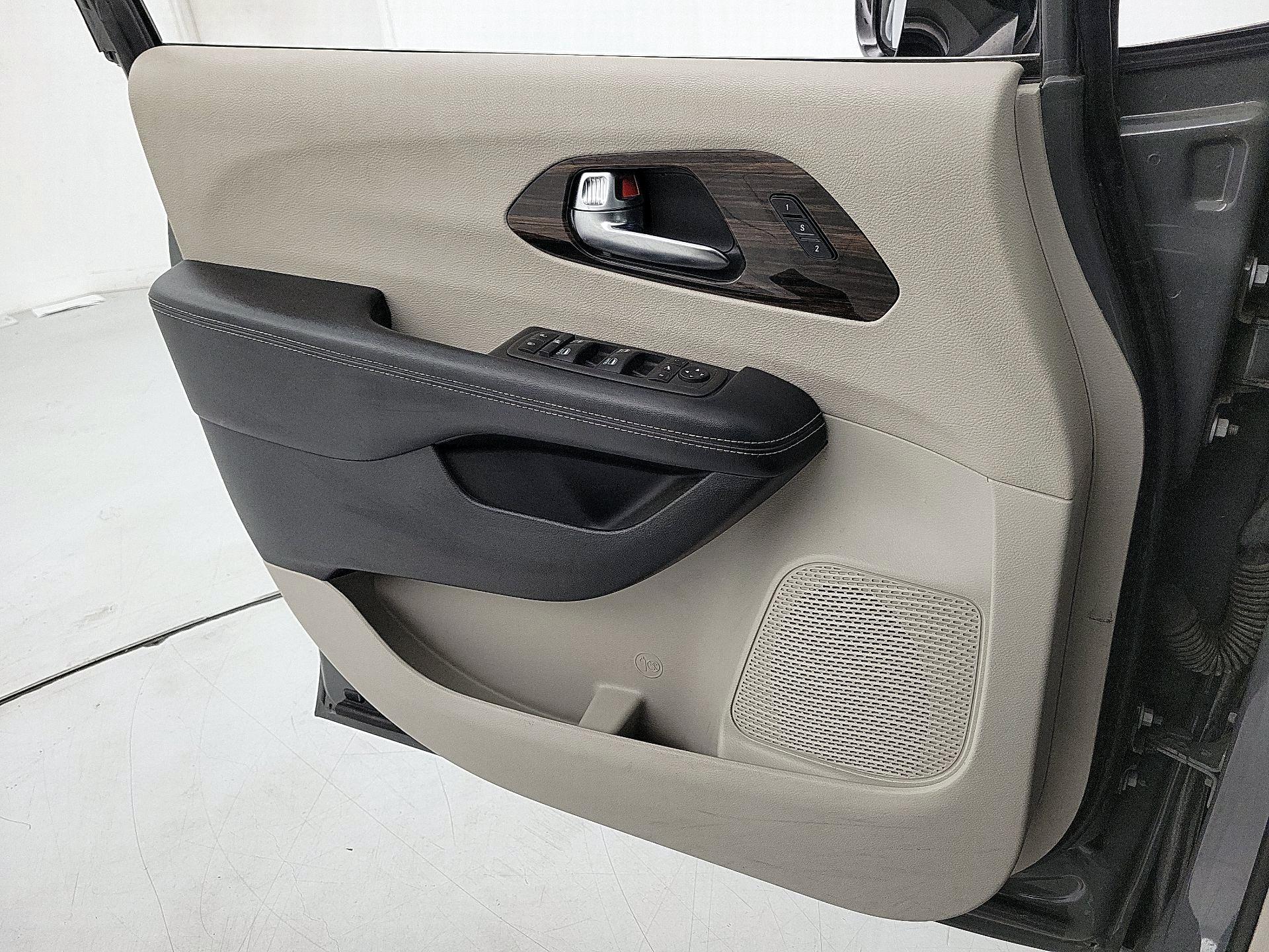 Thumbnail: 2023 Chrysler Pacifica - 12