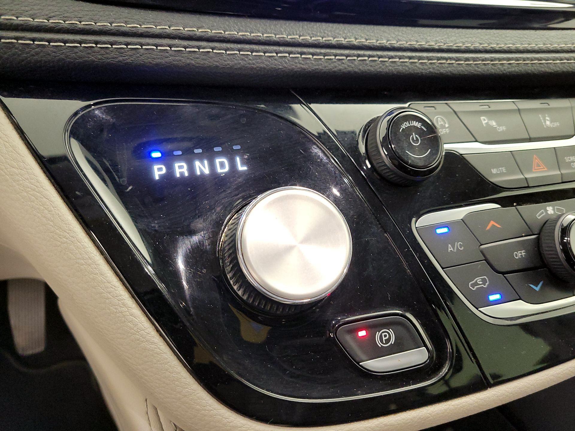 Thumbnail: 2023 Chrysler Pacifica - 17