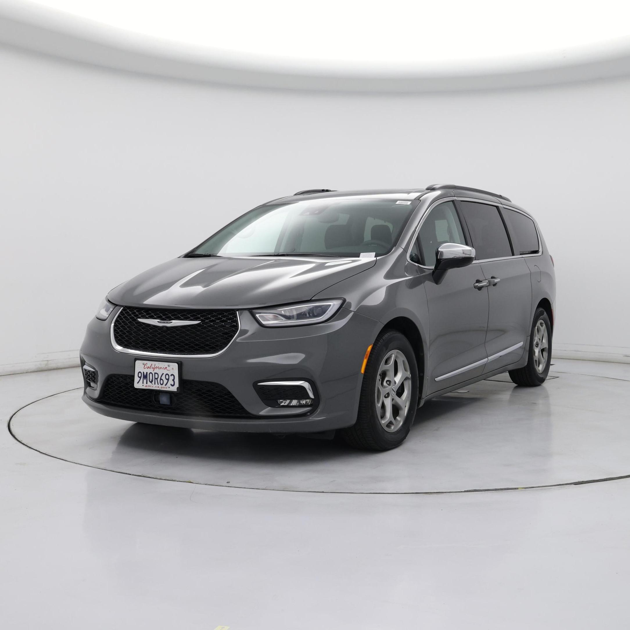 Thumbnail: 2023 Chrysler Pacifica - 4
