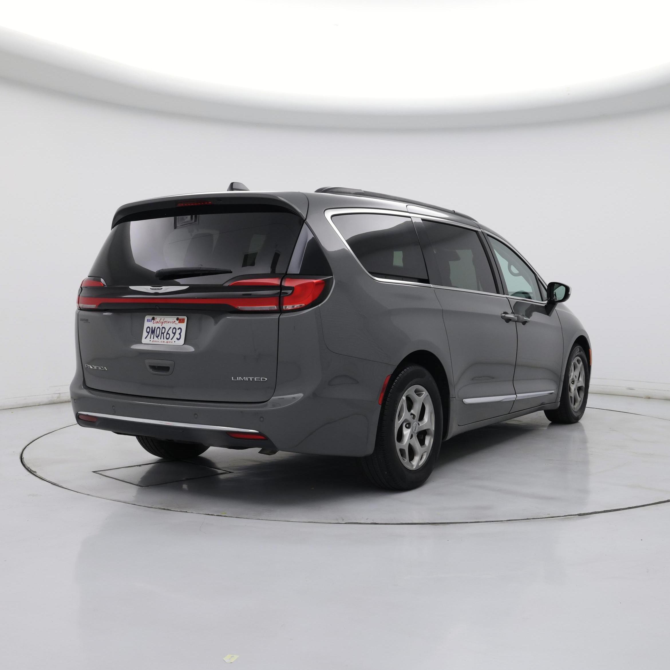 Thumbnail: 2023 Chrysler Pacifica - 8