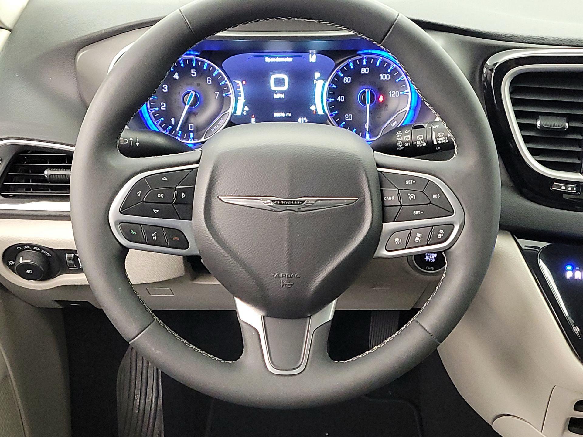 Thumbnail: 2024 Chrysler Pacifica - 10