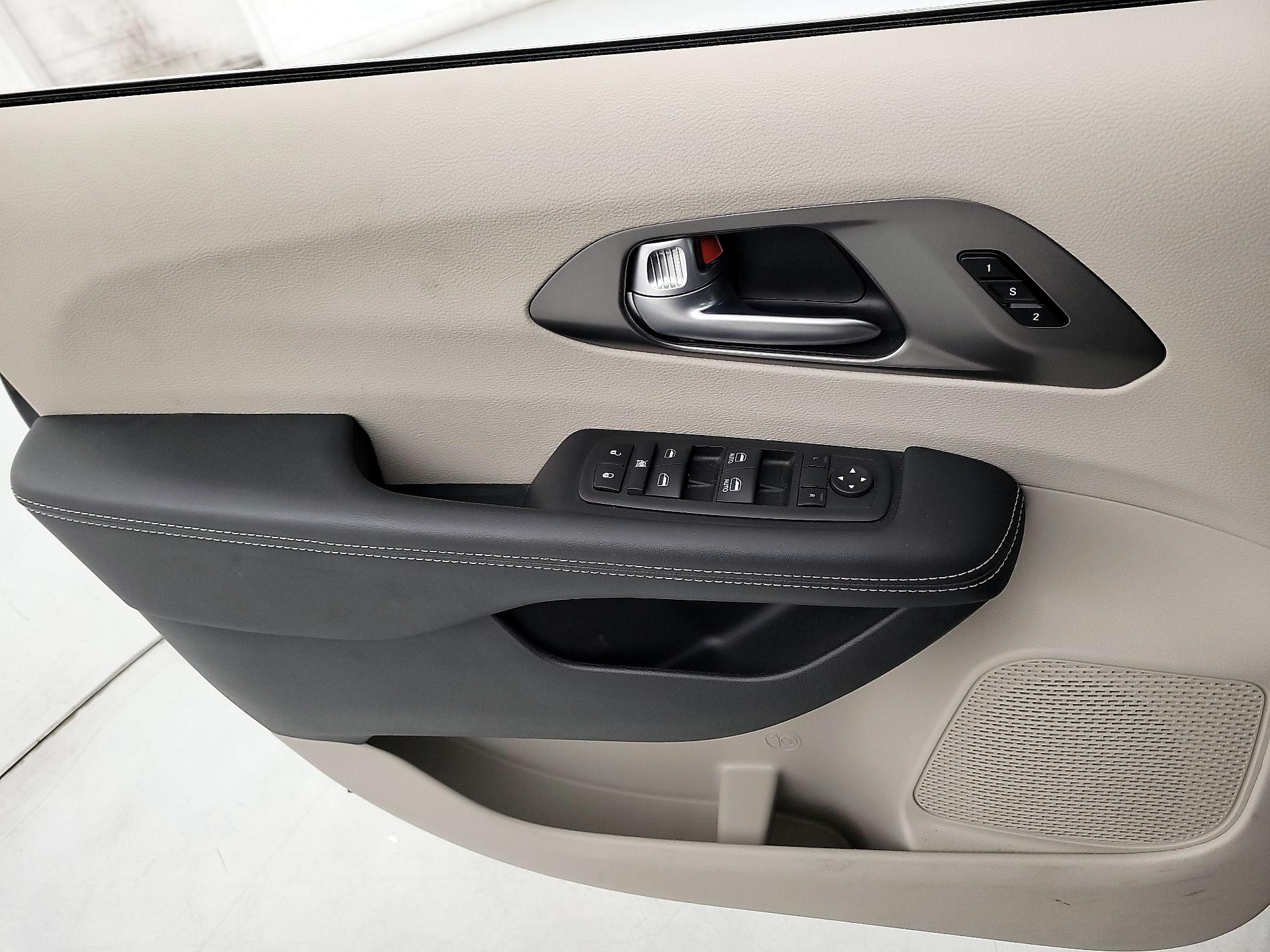 Thumbnail: 2024 Chrysler Pacifica - 12