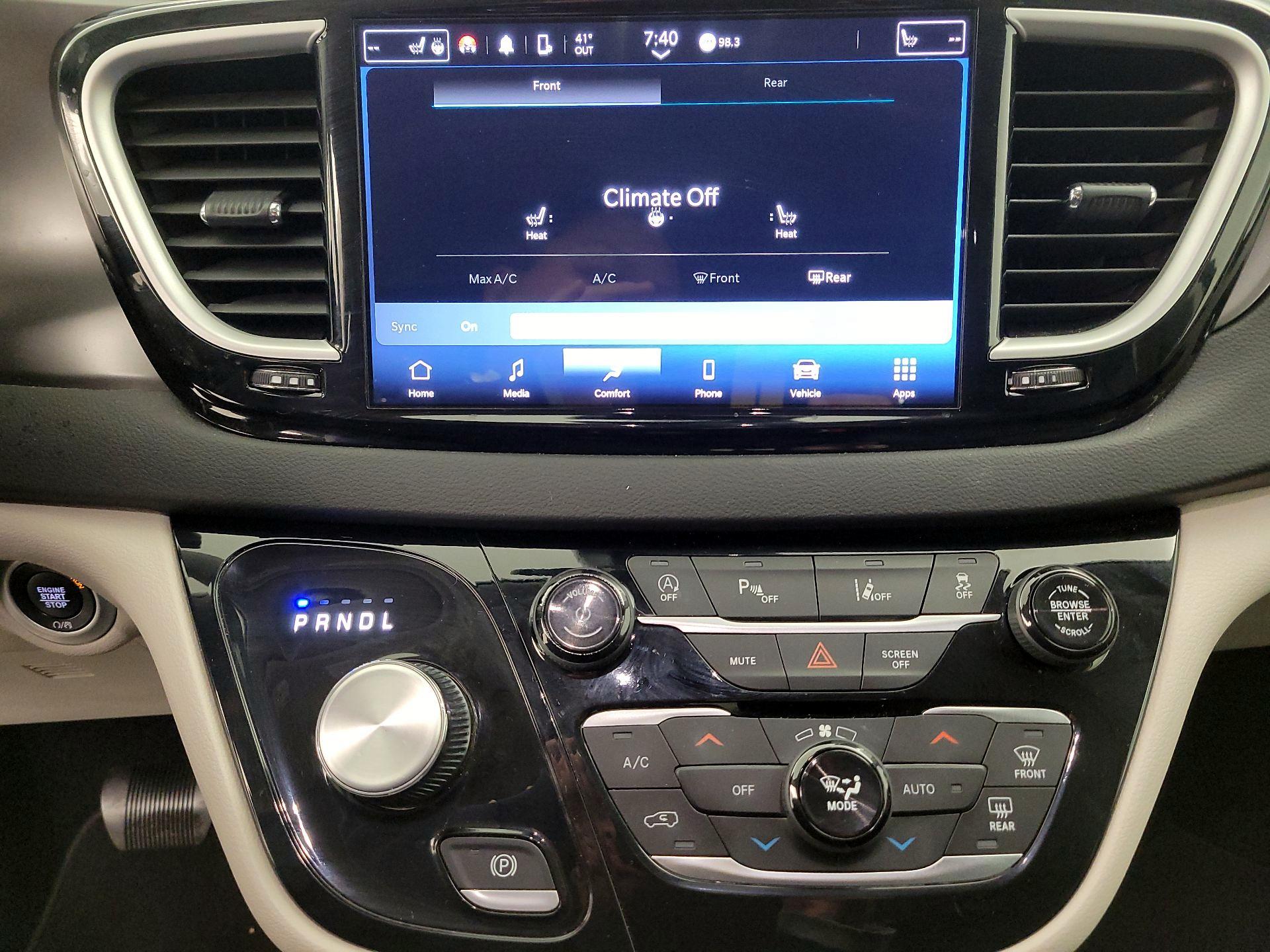 Thumbnail: 2024 Chrysler Pacifica - 16